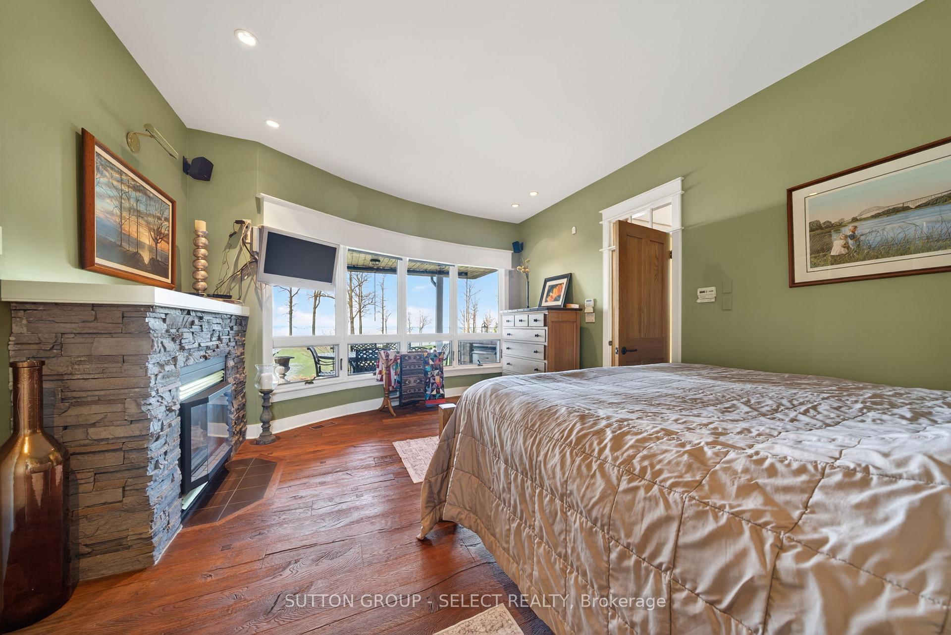 Photo 17 of 4544 Lakeshore Road, Plympton-Wyoming, Plympton Wyoming — HOMEH