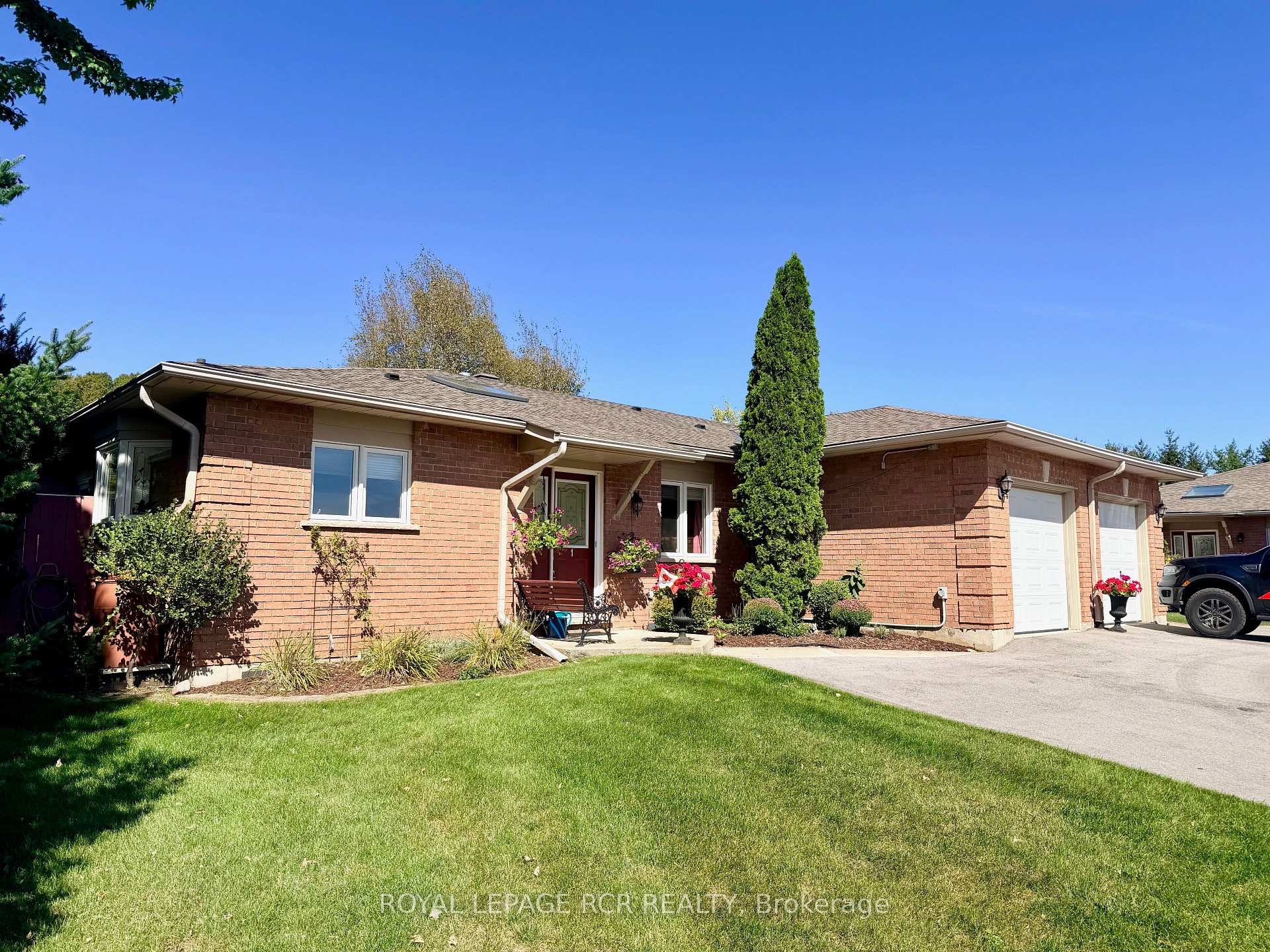 Photo 2 of Unit 1, 28 Reddington Drive, Caledon, Rural Caledon — HOMEH
