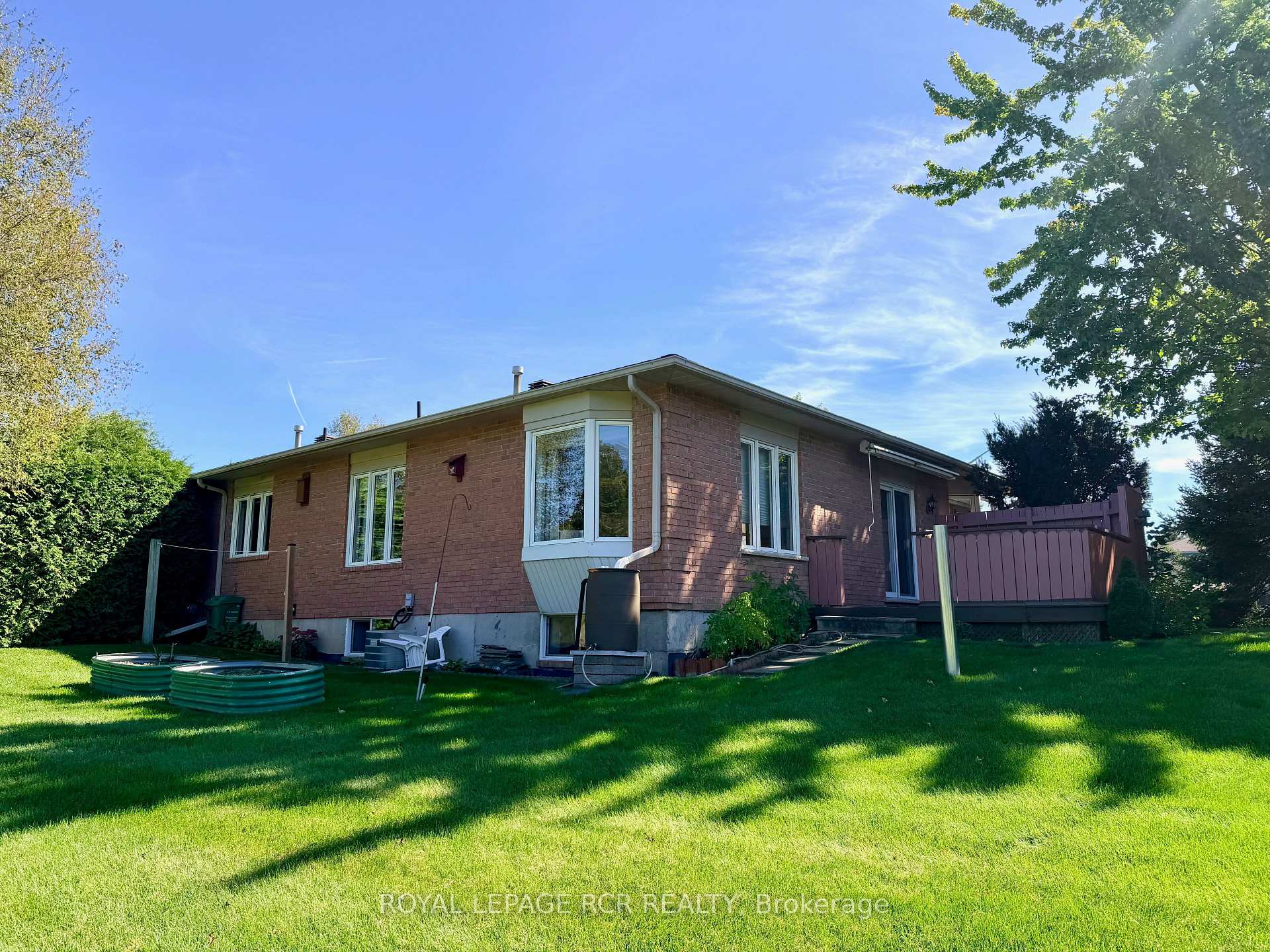 Photo 3 of Unit 1, 28 Reddington Drive, Caledon, Rural Caledon — HOMEH