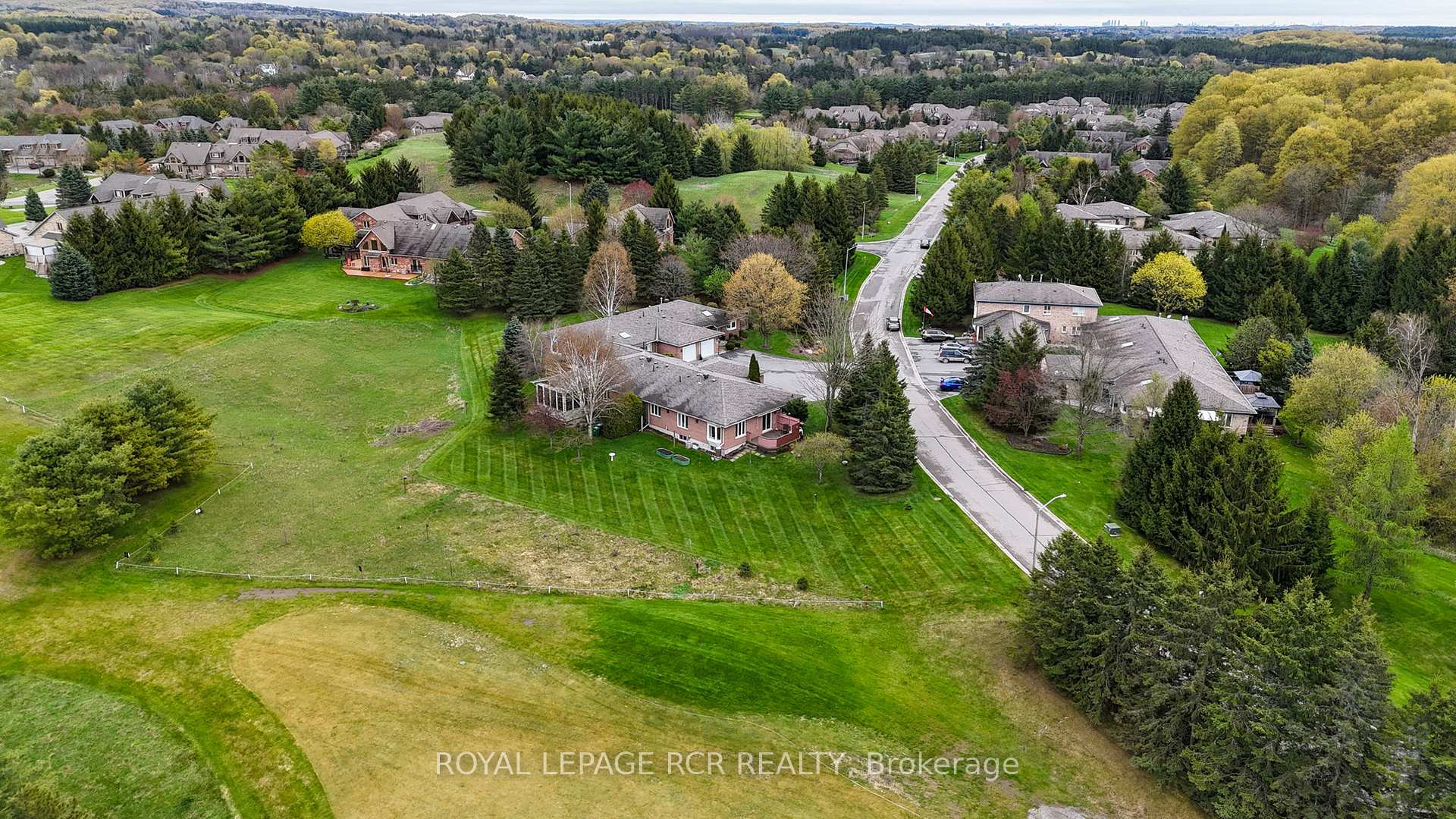 Photo 38 of Unit 1, 28 Reddington Drive, Caledon, Rural Caledon — HOMEH