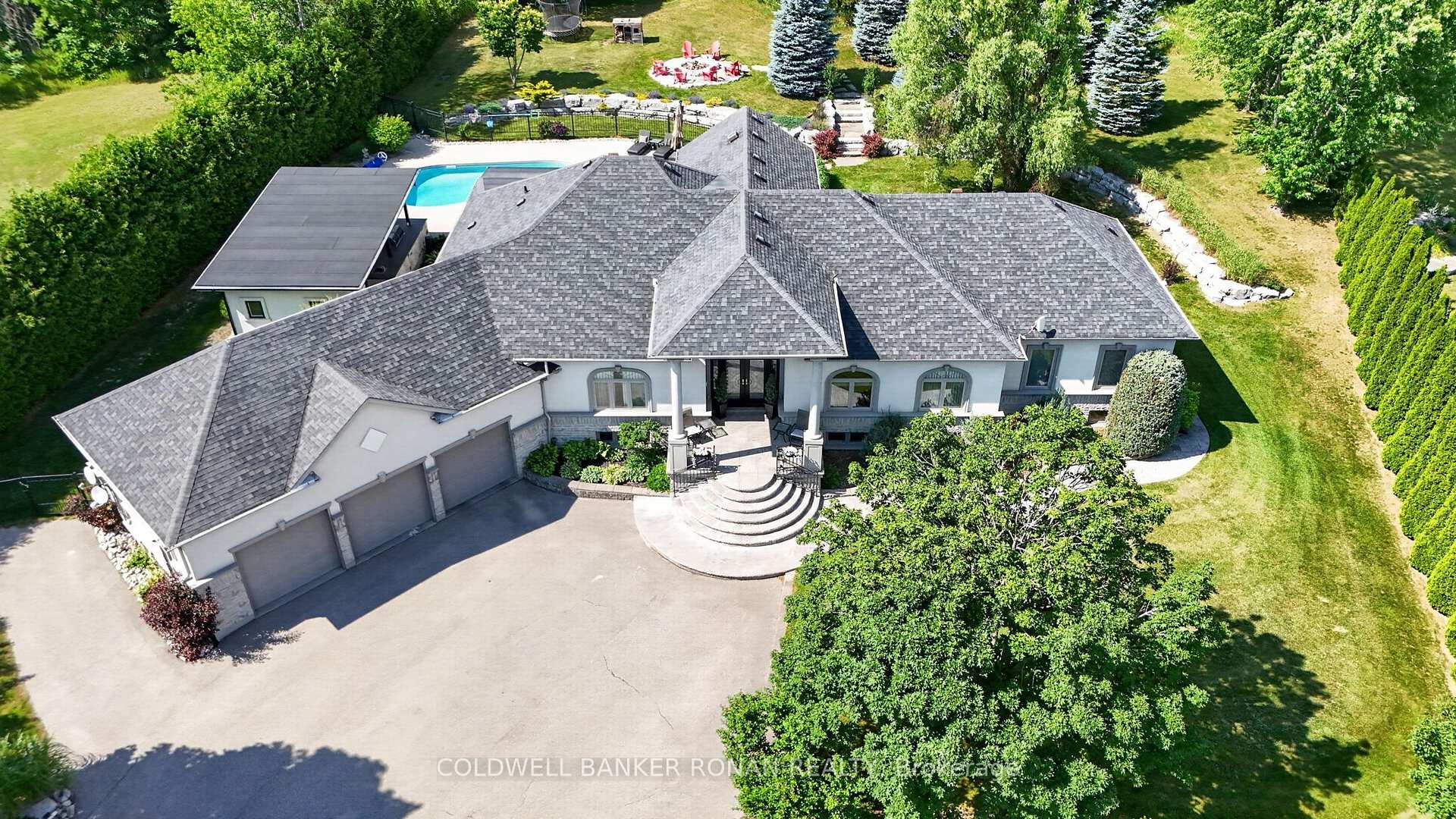 Photo 2 of 9 Moraine Place, Caledon, Palgrave — HOMEH