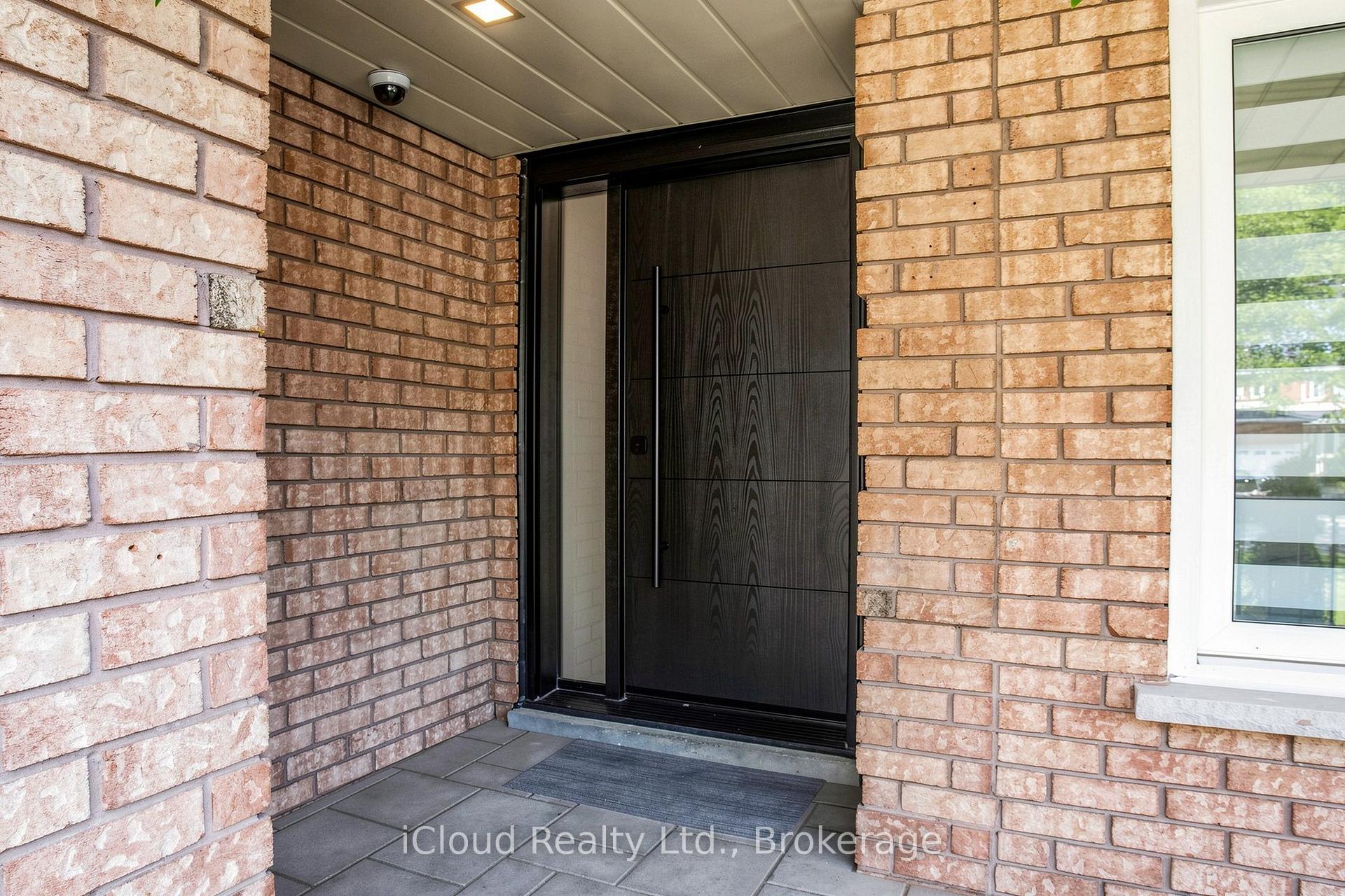 Photo 2 of 15 San Marko Place, Vaughan, East Woodbridge — HOMEH