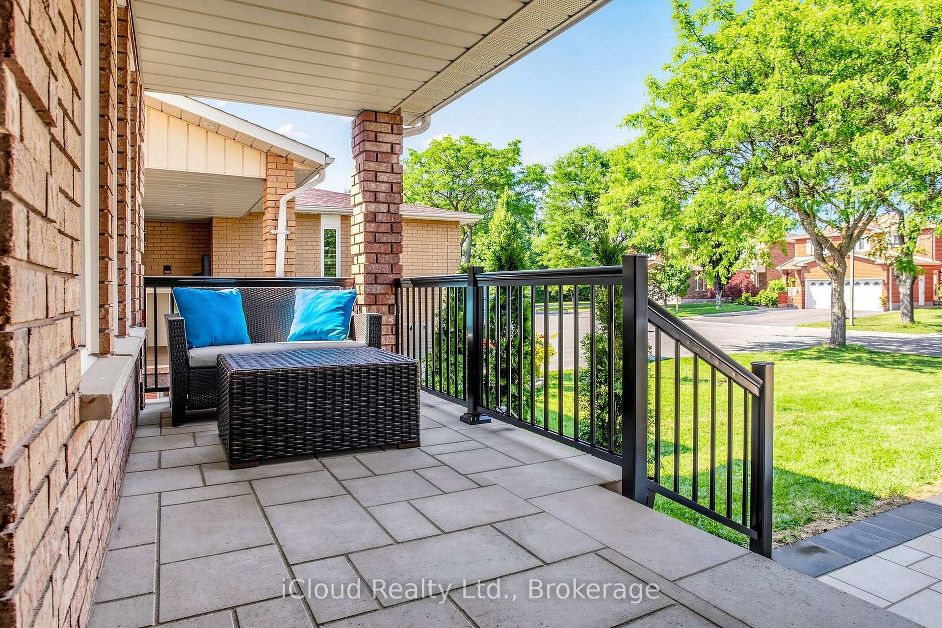 Photo 3 of 15 San Marko Place, Vaughan, East Woodbridge — HOMEH