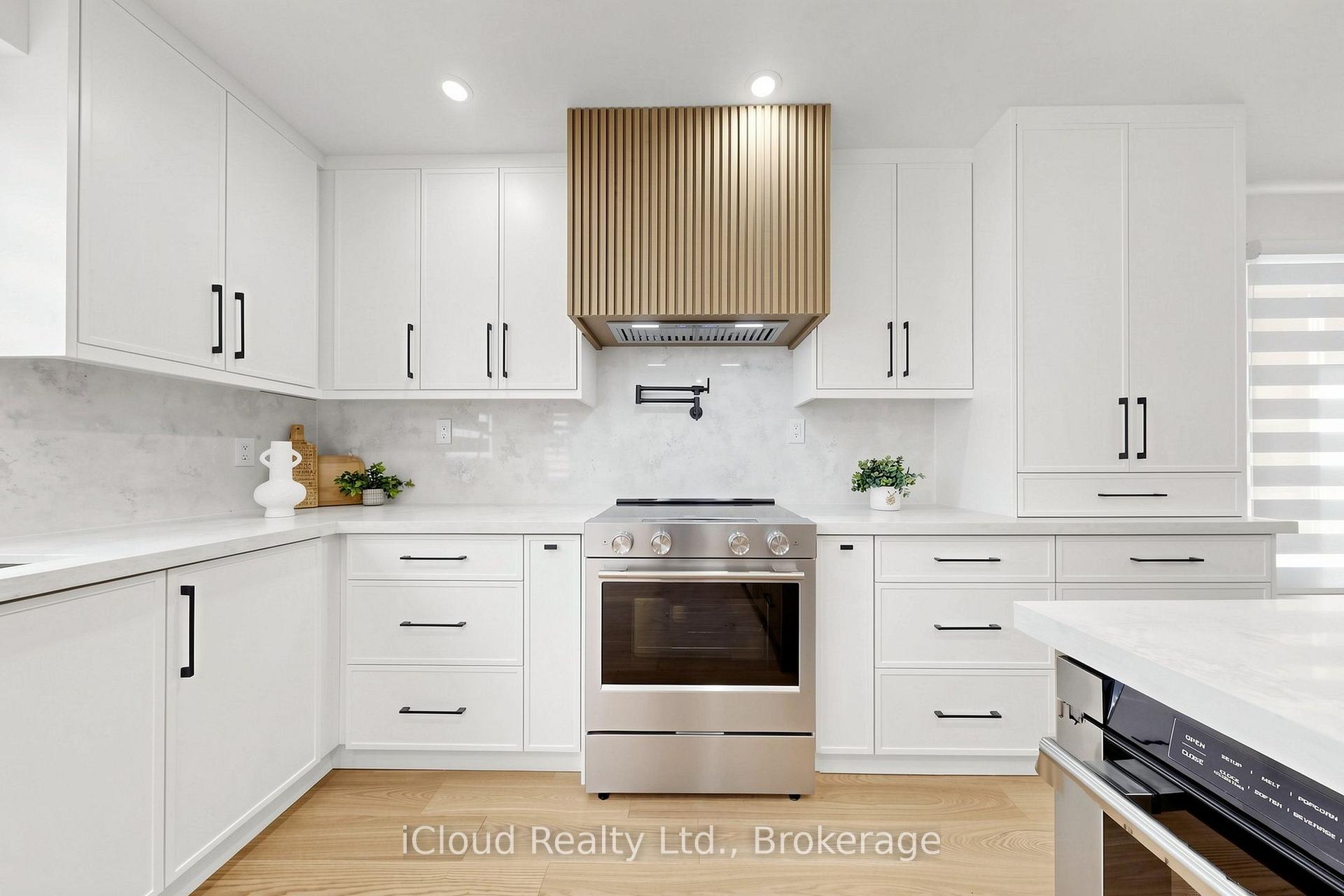 Photo 9 of 15 San Marko Place, Vaughan, East Woodbridge — HOMEH