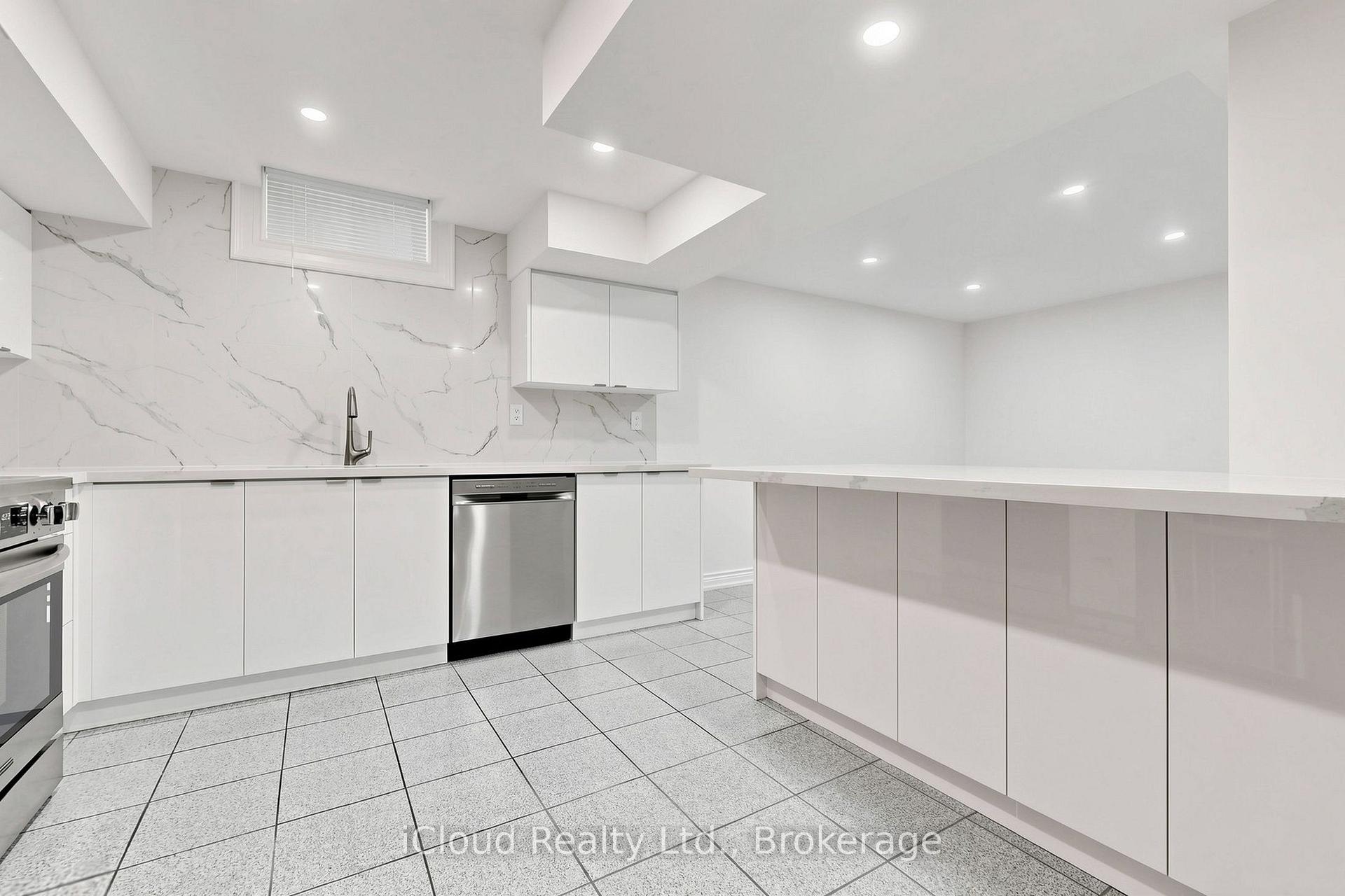 Photo 34 of 15 San Marko Place, Vaughan, East Woodbridge — HOMEH