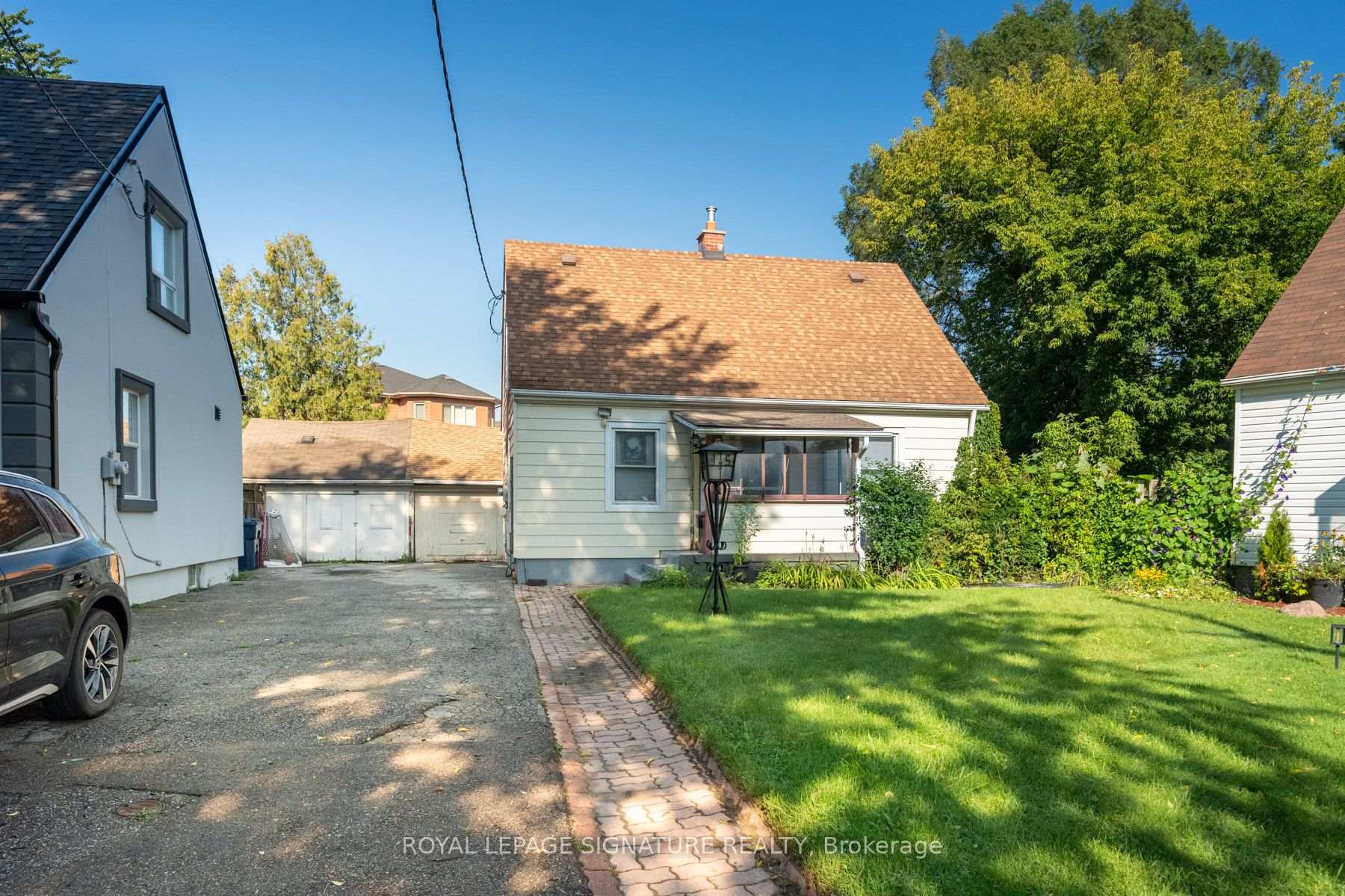 Photo 2 of 15 Kemp Square, North York, Brookhaven-Amesbury — HOMEH