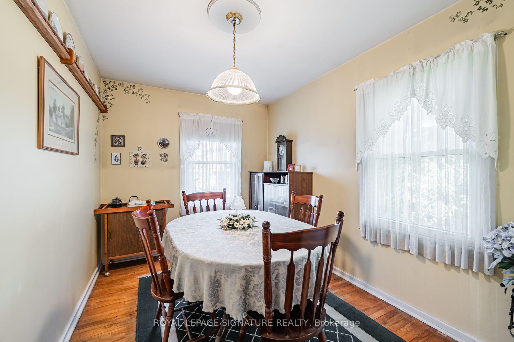 Photo 12 of 15 Kemp Square, North York, Brookhaven-Amesbury — HOMEH