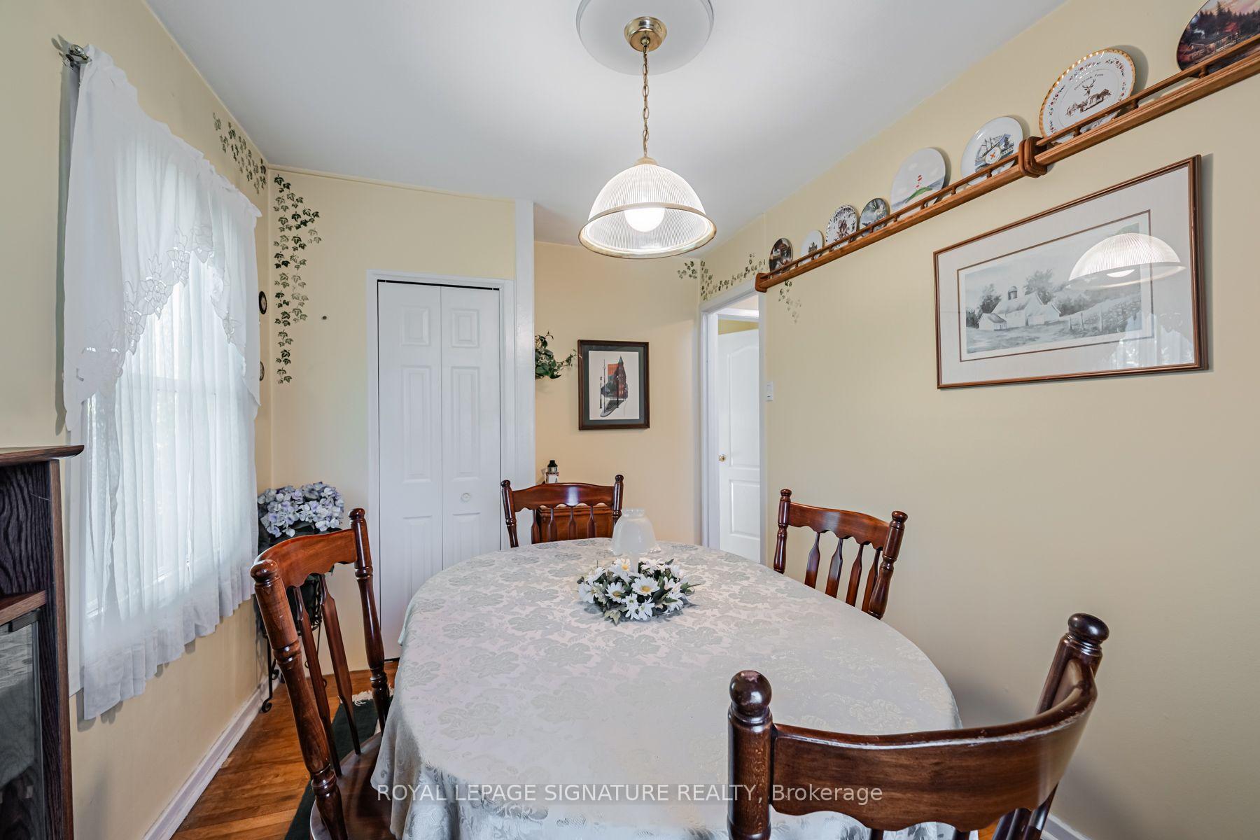 Photo 14 of 15 Kemp Square, North York, Brookhaven-Amesbury — HOMEH