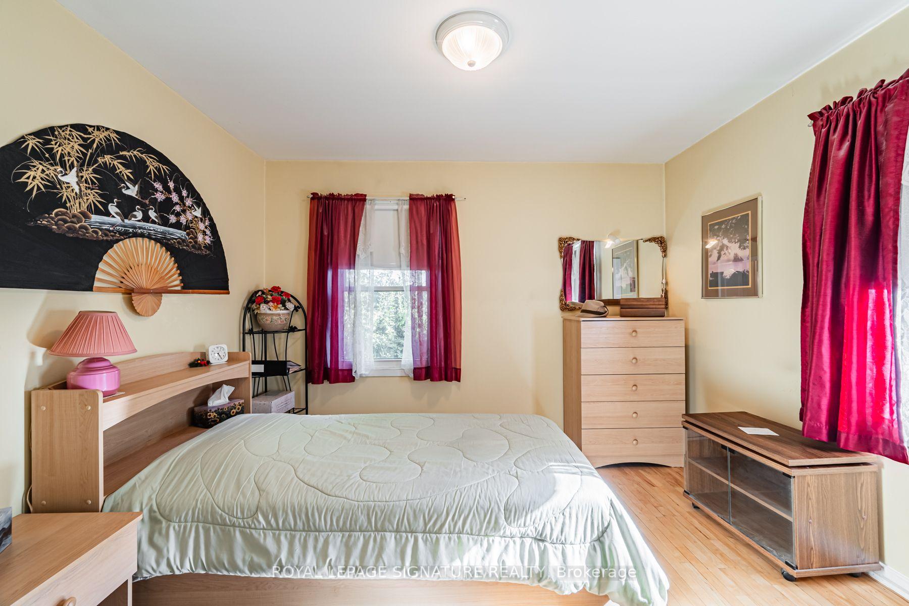 Photo 16 of 15 Kemp Square, North York, Brookhaven-Amesbury — HOMEH