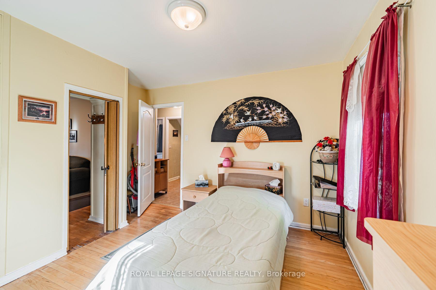 Photo 17 of 15 Kemp Square, North York, Brookhaven-Amesbury — HOMEH