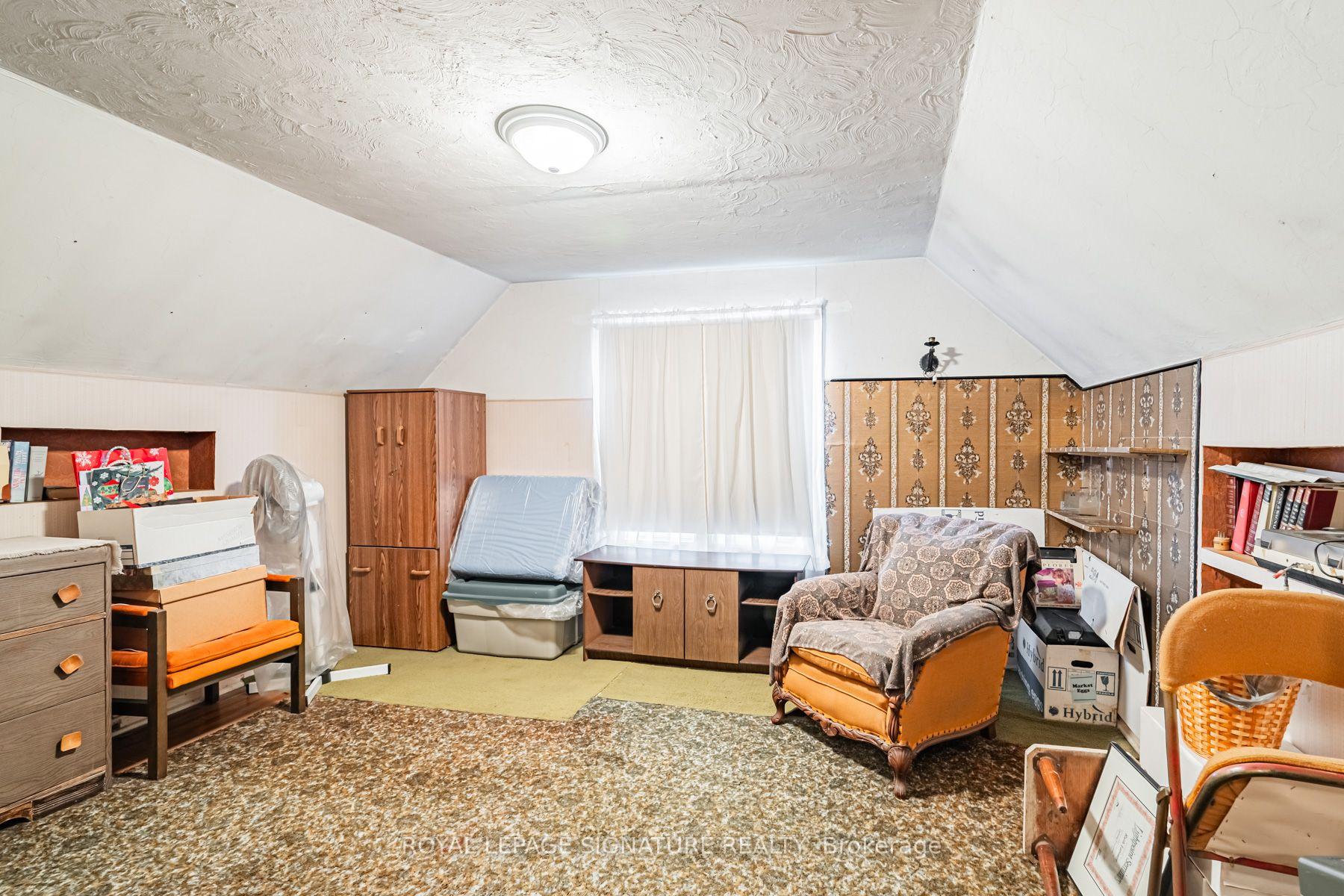 Photo 18 of 15 Kemp Square, North York, Brookhaven-Amesbury — HOMEH