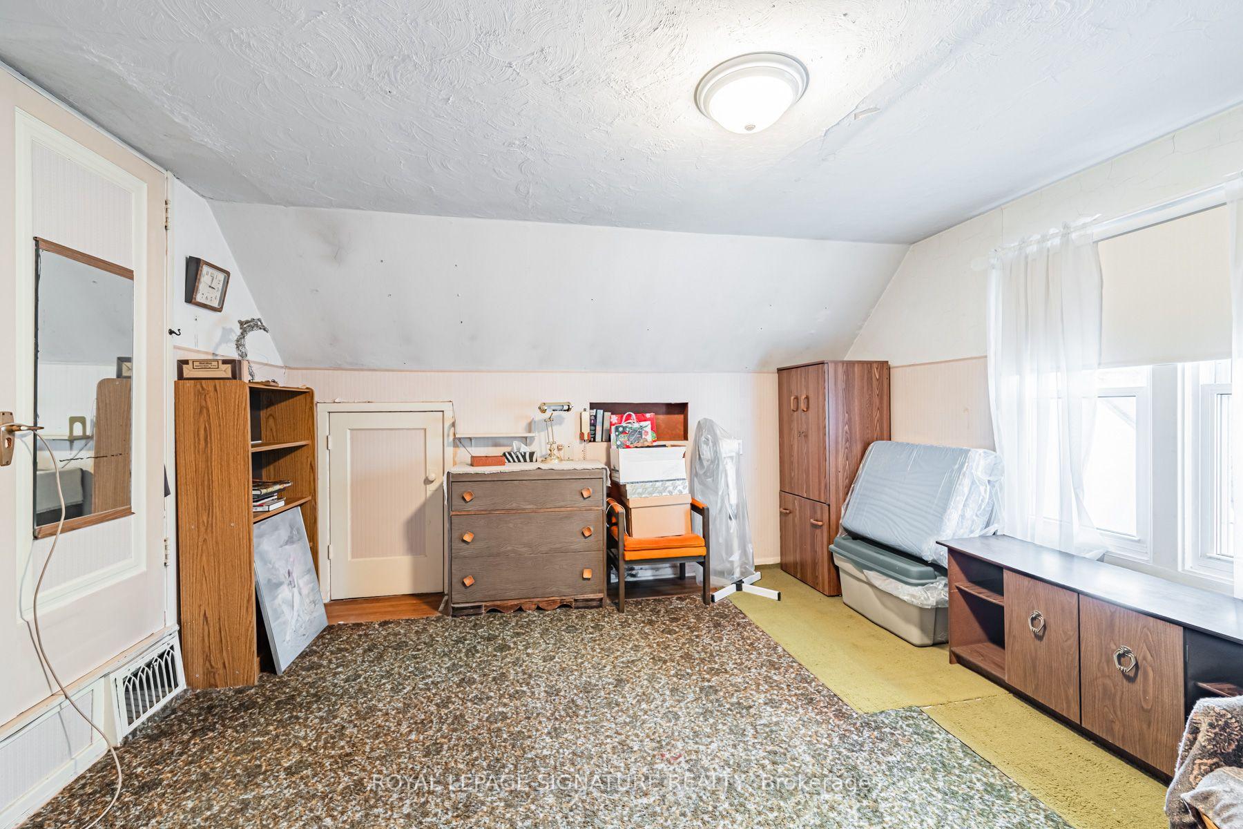 Photo 20 of 15 Kemp Square, North York, Brookhaven-Amesbury — HOMEH