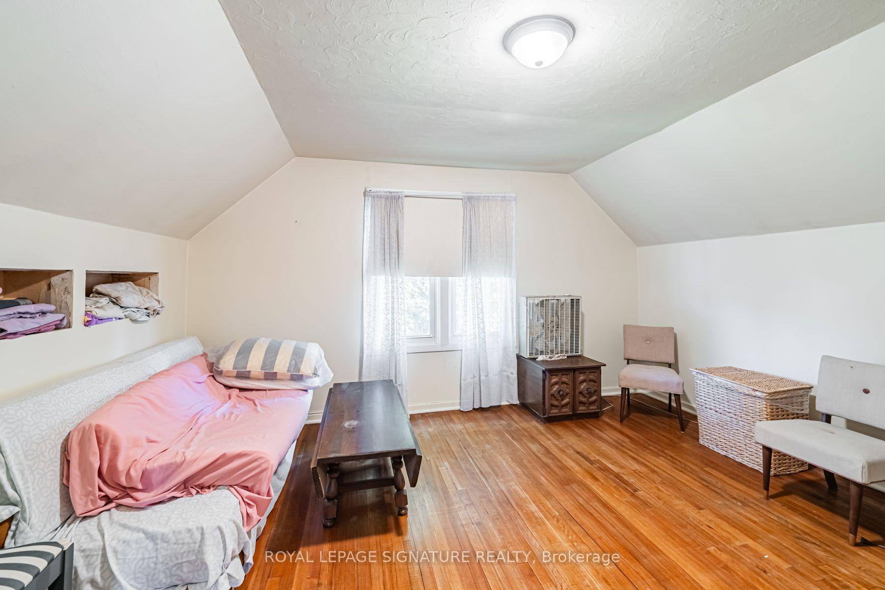 Photo 21 of 15 Kemp Square, North York, Brookhaven-Amesbury — HOMEH