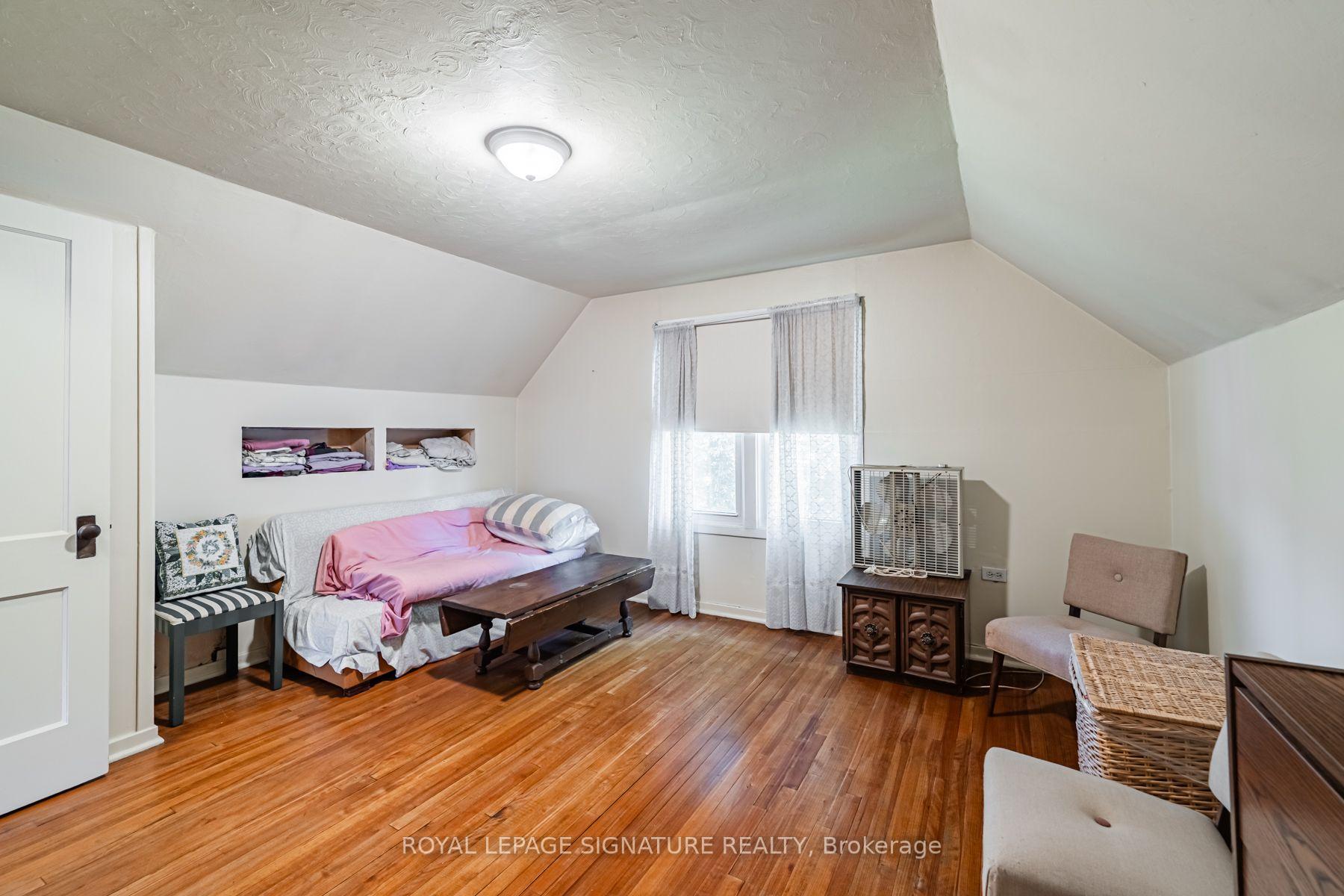 Photo 22 of 15 Kemp Square, North York, Brookhaven-Amesbury — HOMEH