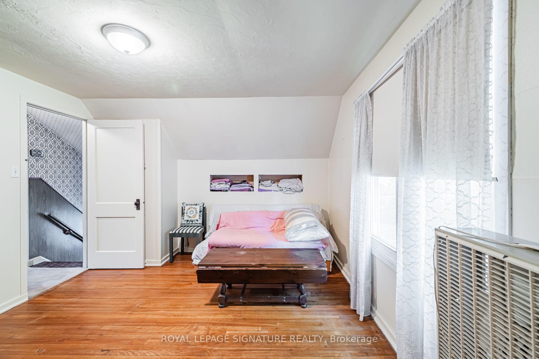 Photo 23 of 15 Kemp Square, North York, Brookhaven-Amesbury — HOMEH