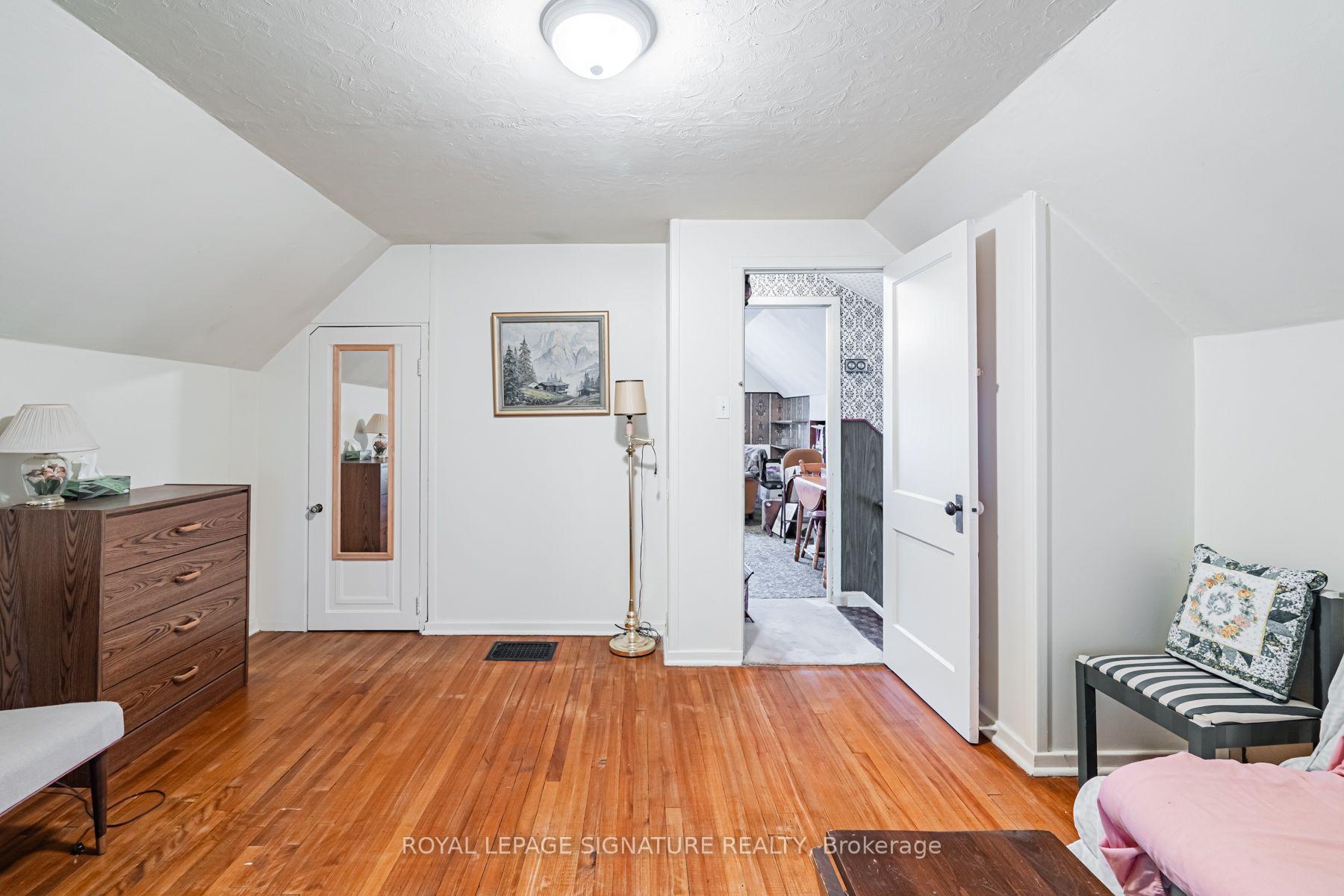 Photo 24 of 15 Kemp Square, North York, Brookhaven-Amesbury — HOMEH