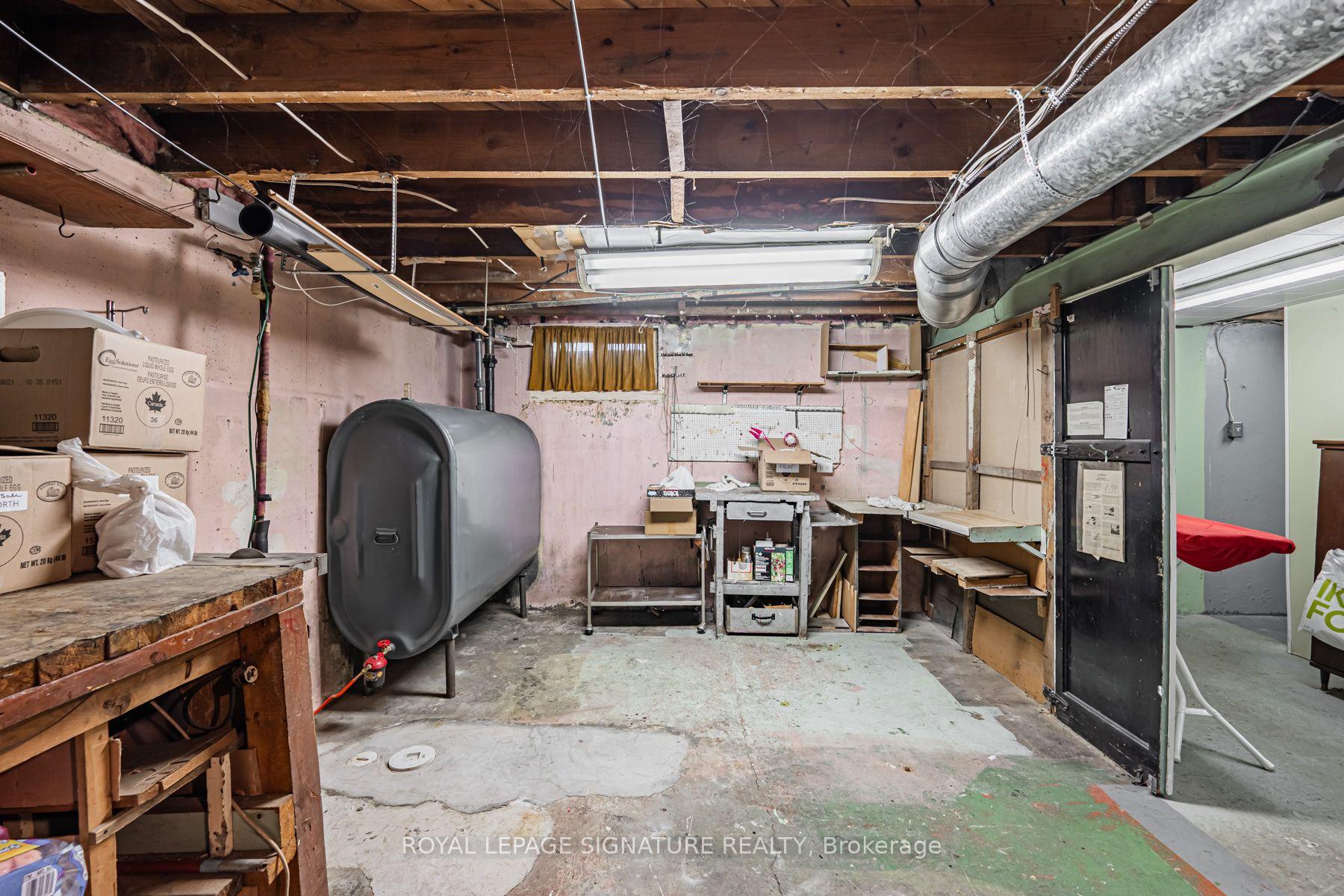 Photo 28 of 15 Kemp Square, North York, Brookhaven-Amesbury — HOMEH