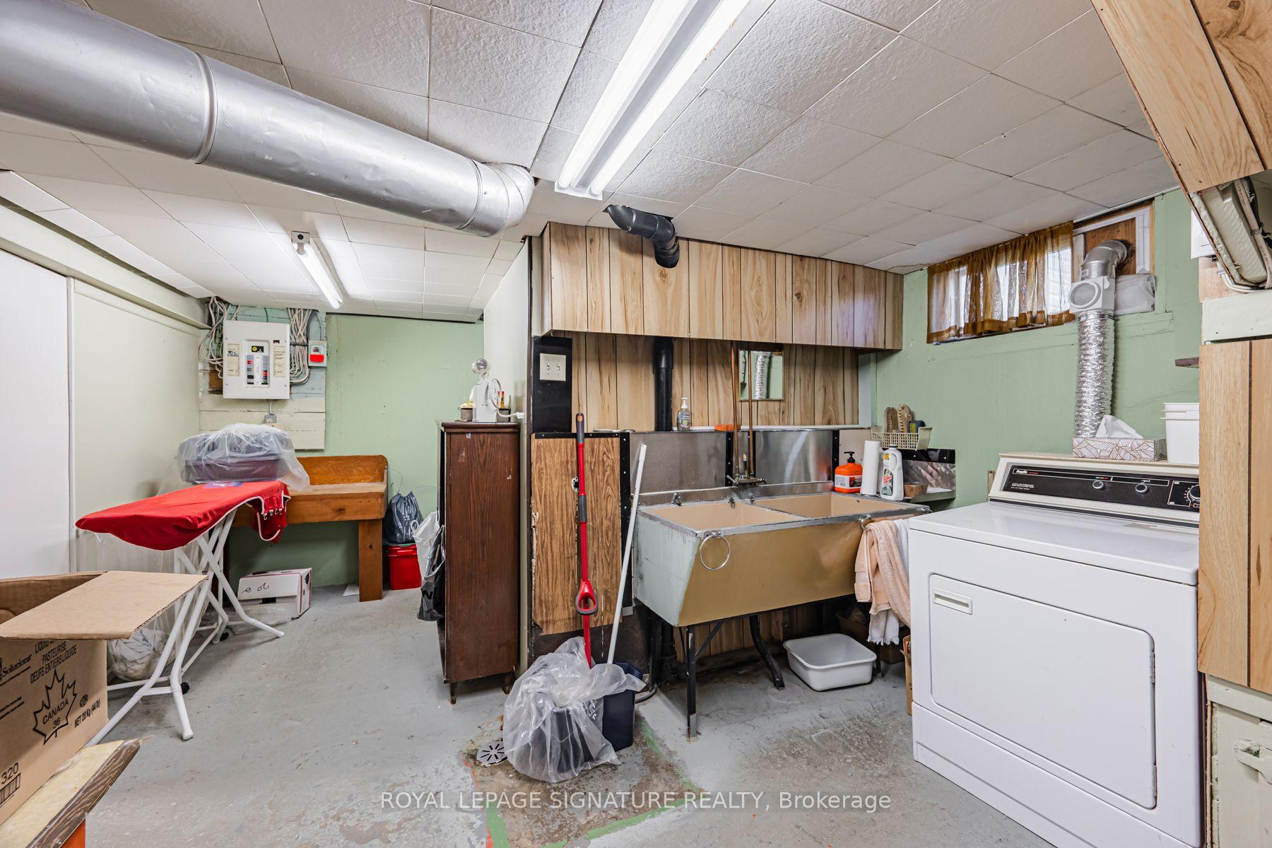 Photo 30 of 15 Kemp Square, North York, Brookhaven-Amesbury — HOMEH