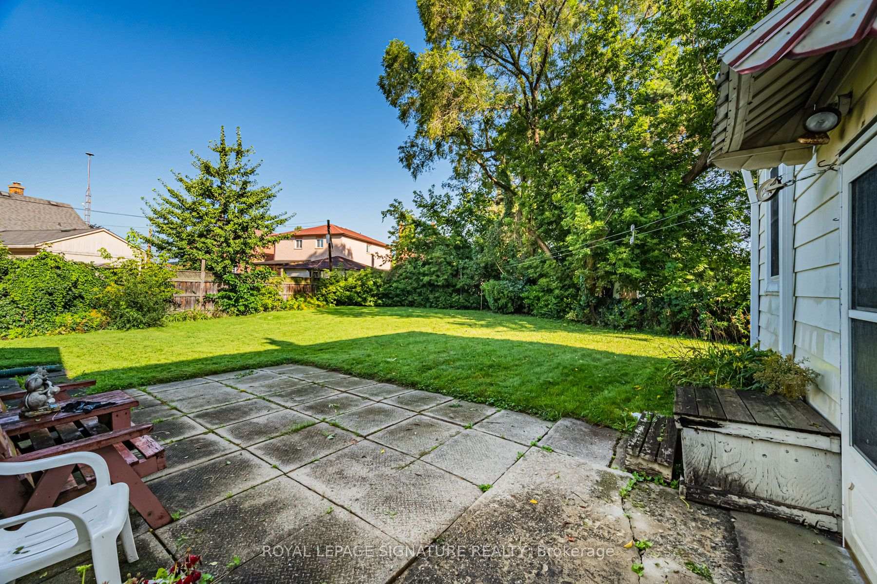 Photo 34 of 15 Kemp Square, North York, Brookhaven-Amesbury — HOMEH