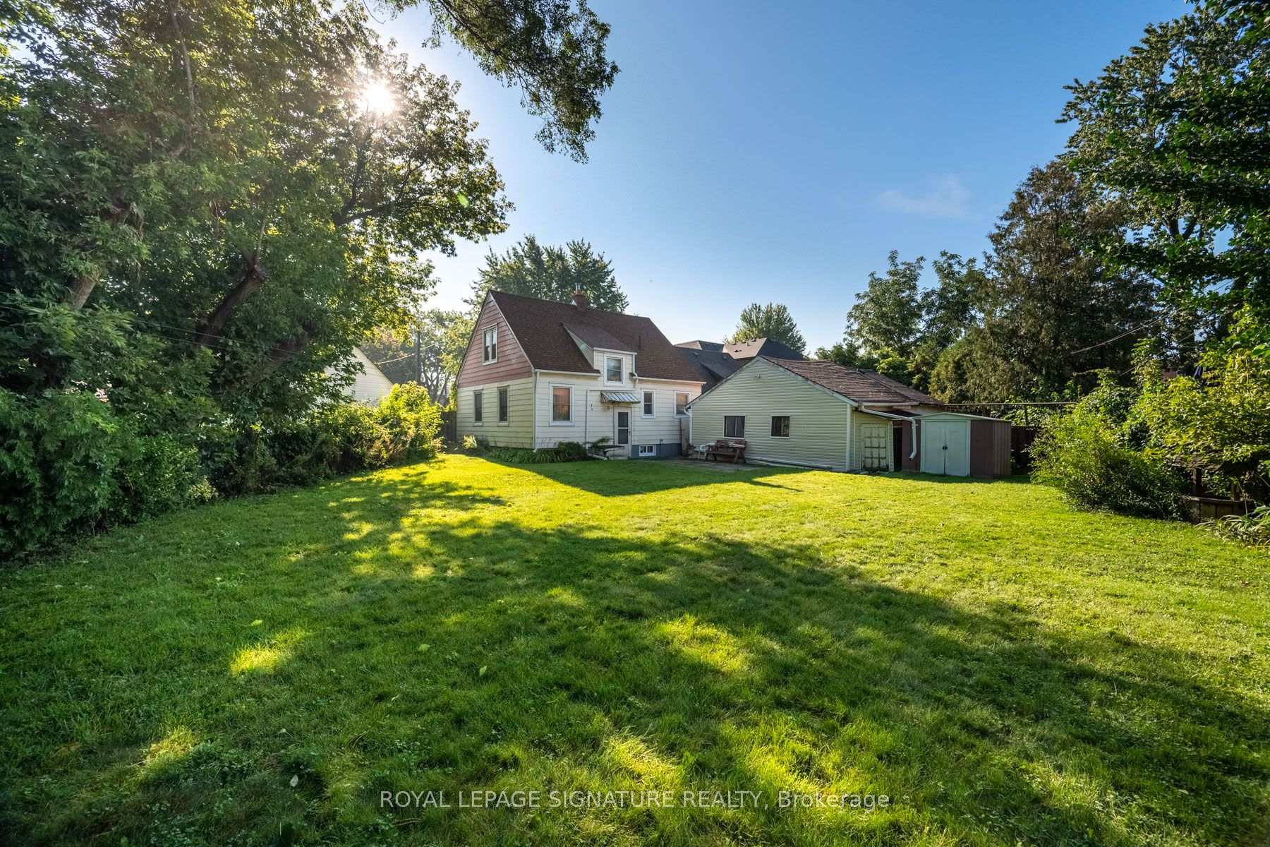 Photo 35 of 15 Kemp Square, North York, Brookhaven-Amesbury — HOMEH