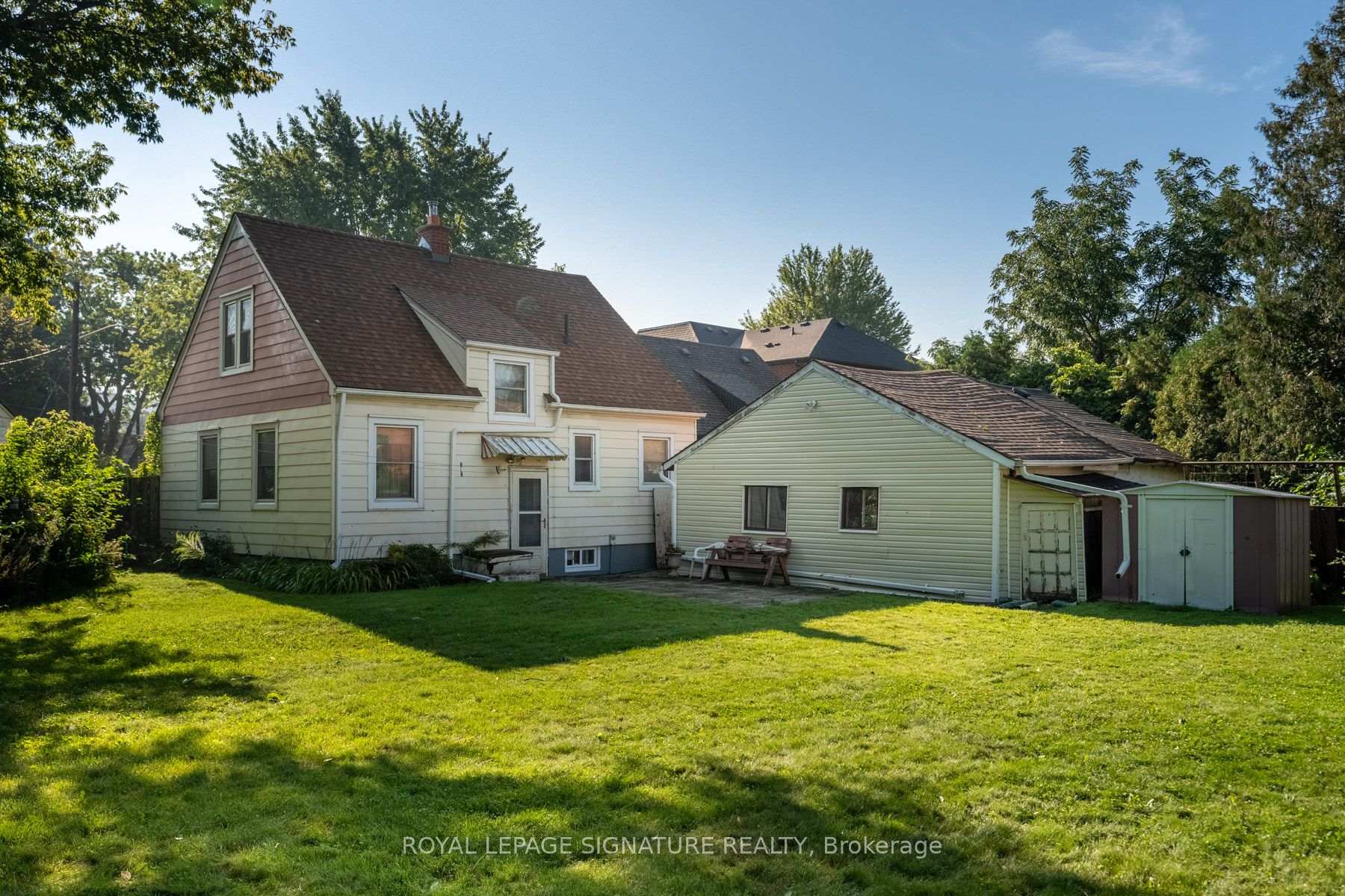 Photo 36 of 15 Kemp Square, North York, Brookhaven-Amesbury — HOMEH