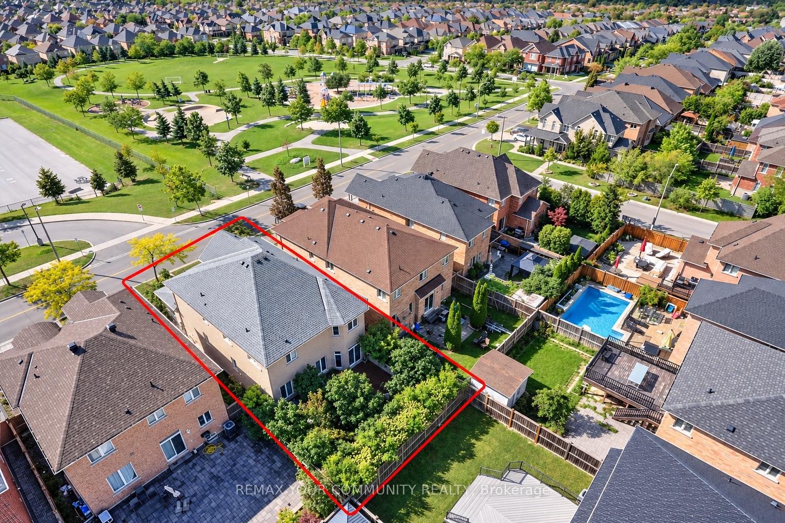Photo 3 of 34 Petticoat Road, Vaughan, Patterson — HOMEH