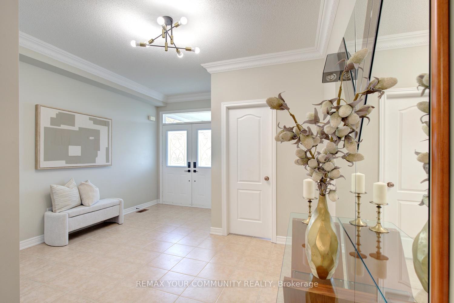 Photo 6 of 34 Petticoat Road, Vaughan, Patterson — HOMEH