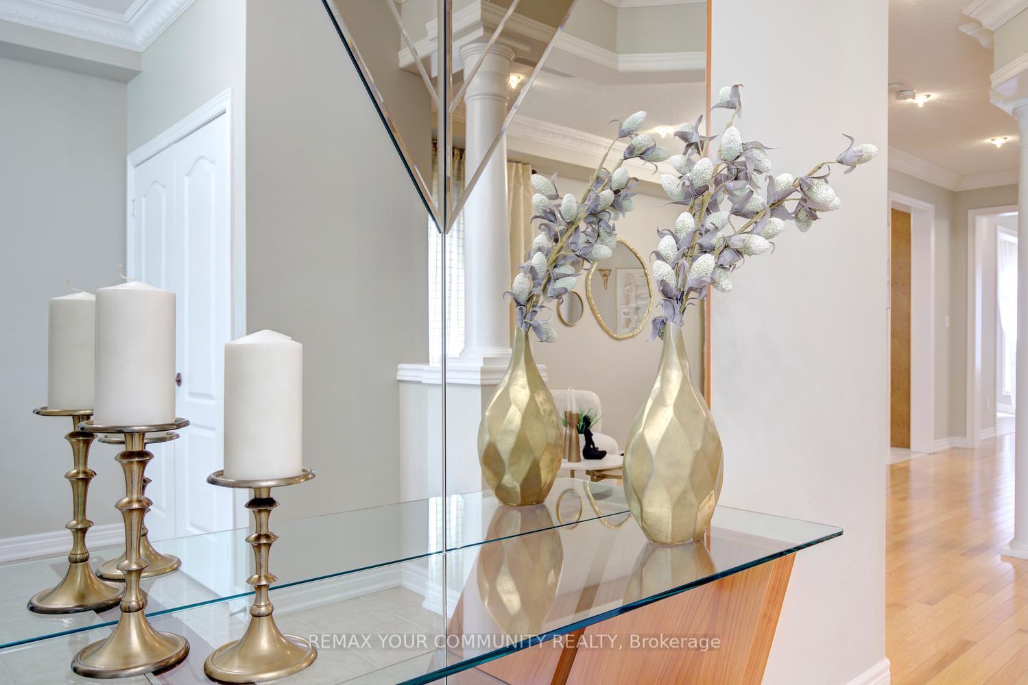 Photo 7 of 34 Petticoat Road, Vaughan, Patterson — HOMEH