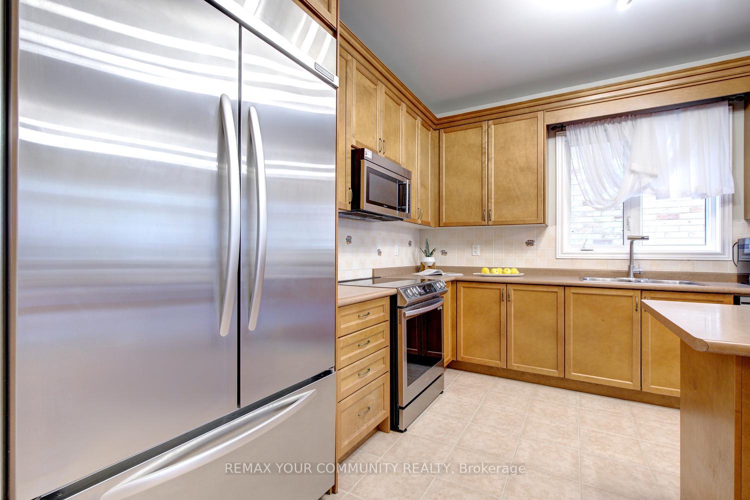 Photo 25 of 34 Petticoat Road, Vaughan, Patterson — HOMEH
