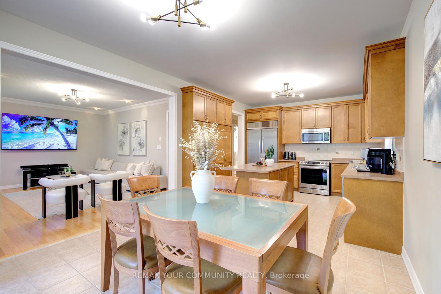 Photo 32 of 34 Petticoat Road, Vaughan, Patterson — HOMEH