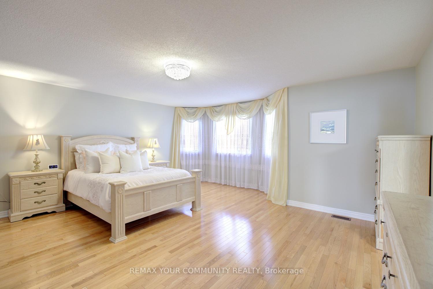 Photo 37 of 34 Petticoat Road, Vaughan, Patterson — HOMEH