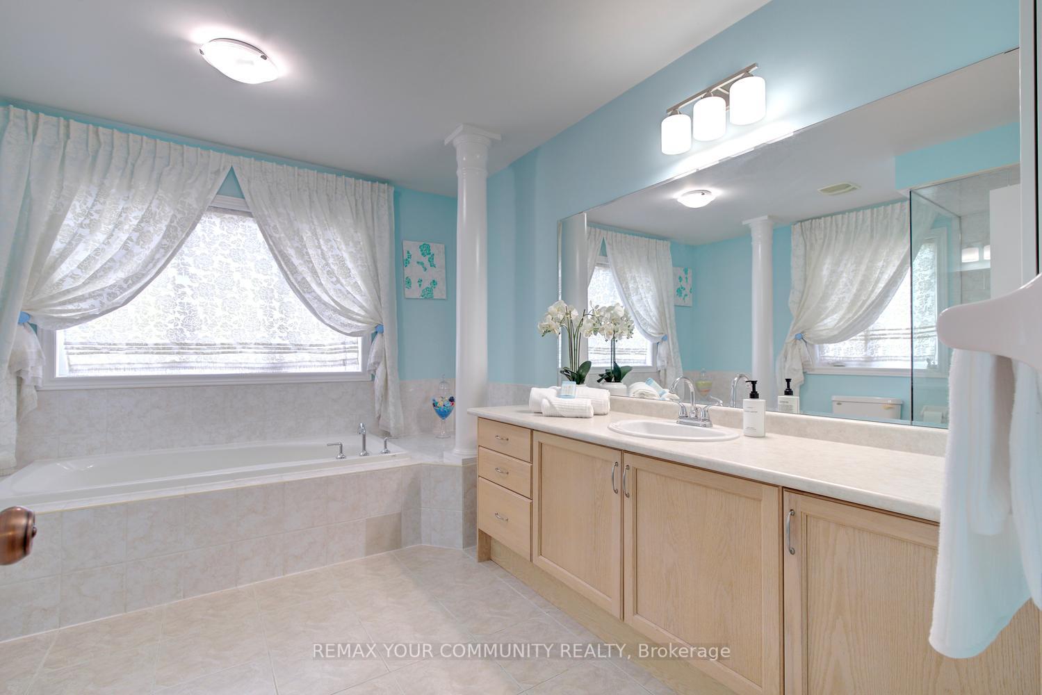 Photo 38 of 34 Petticoat Road, Vaughan, Patterson — HOMEH
