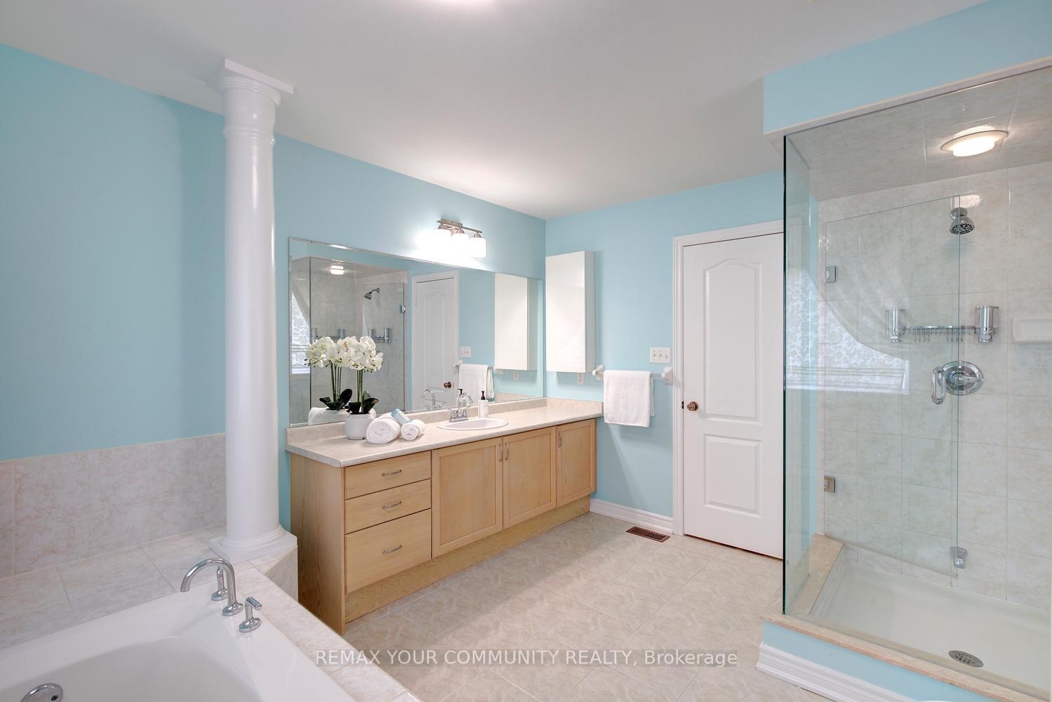 Photo 39 of 34 Petticoat Road, Vaughan, Patterson — HOMEH