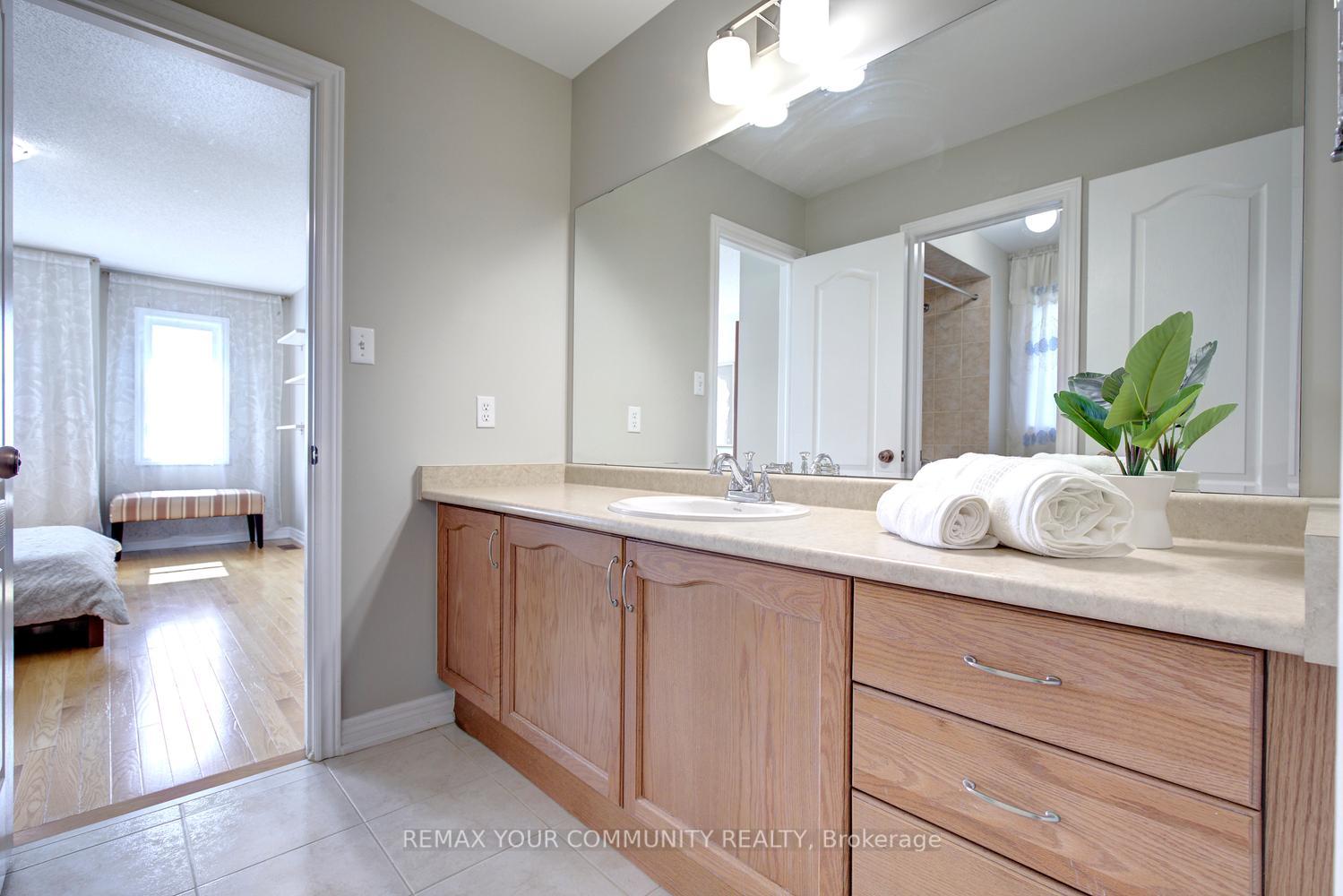 Photo 42 of 34 Petticoat Road, Vaughan, Patterson — HOMEH