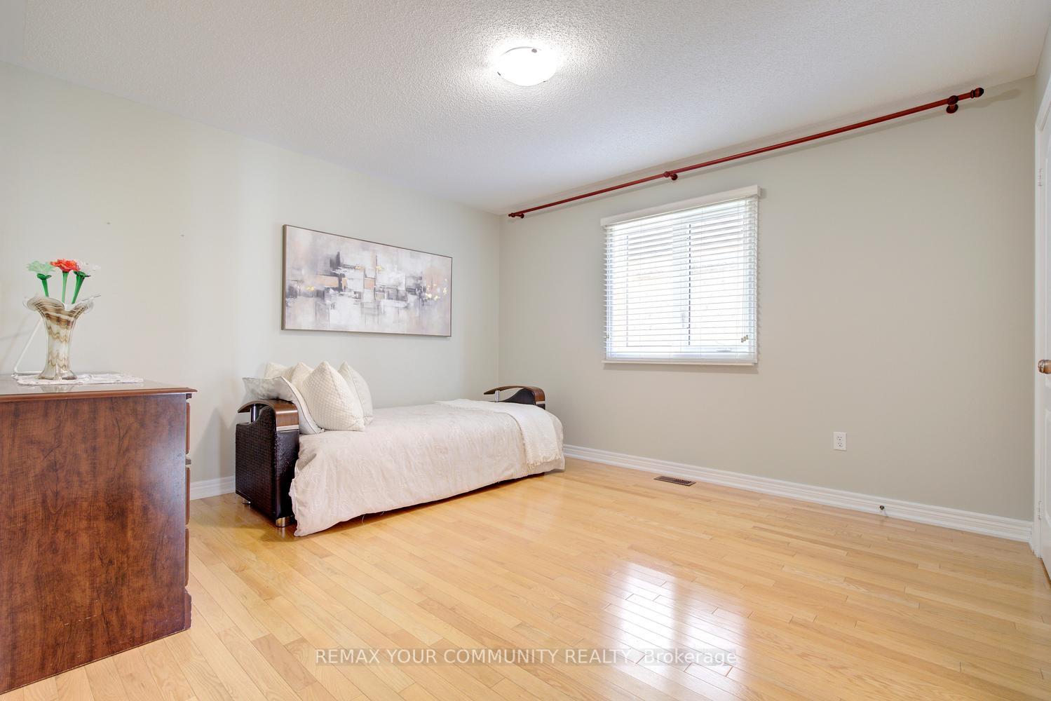 Photo 43 of 34 Petticoat Road, Vaughan, Patterson — HOMEH