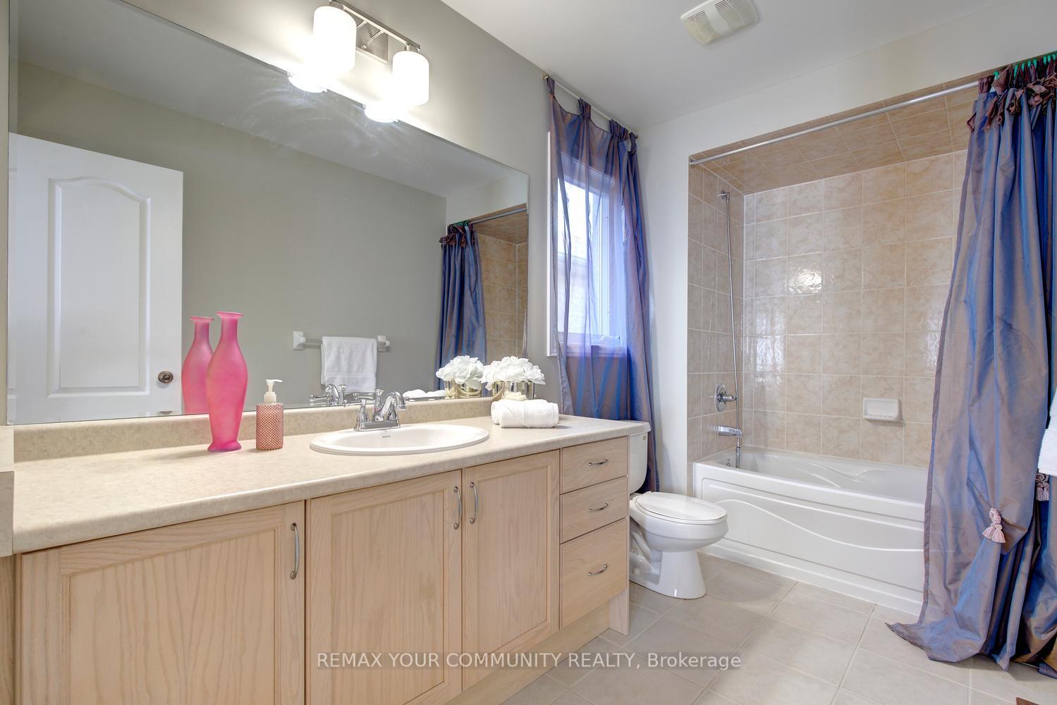Photo 45 of 34 Petticoat Road, Vaughan, Patterson — HOMEH
