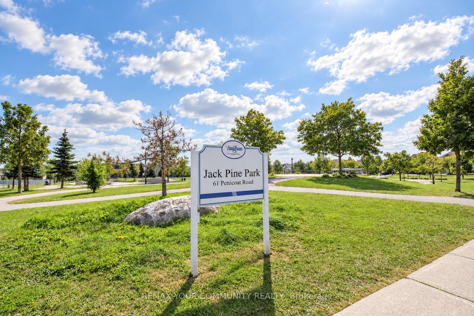Photo 49 of 34 Petticoat Road, Vaughan, Patterson — HOMEH