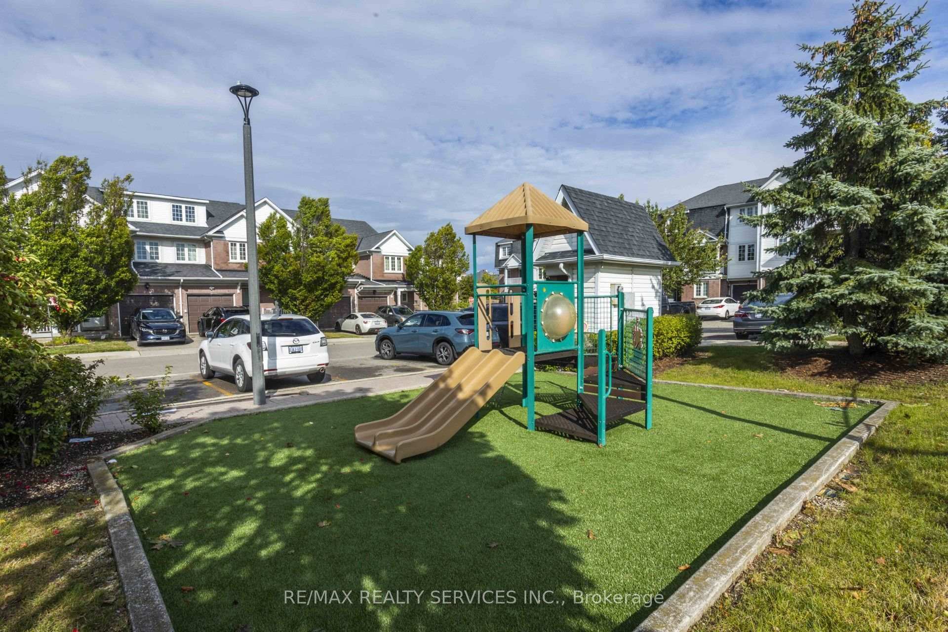 Photo 2 of Unit 65, 6830 Meadowvale Town Centre Circle, Mississauga, Meadowvale — HOMEH