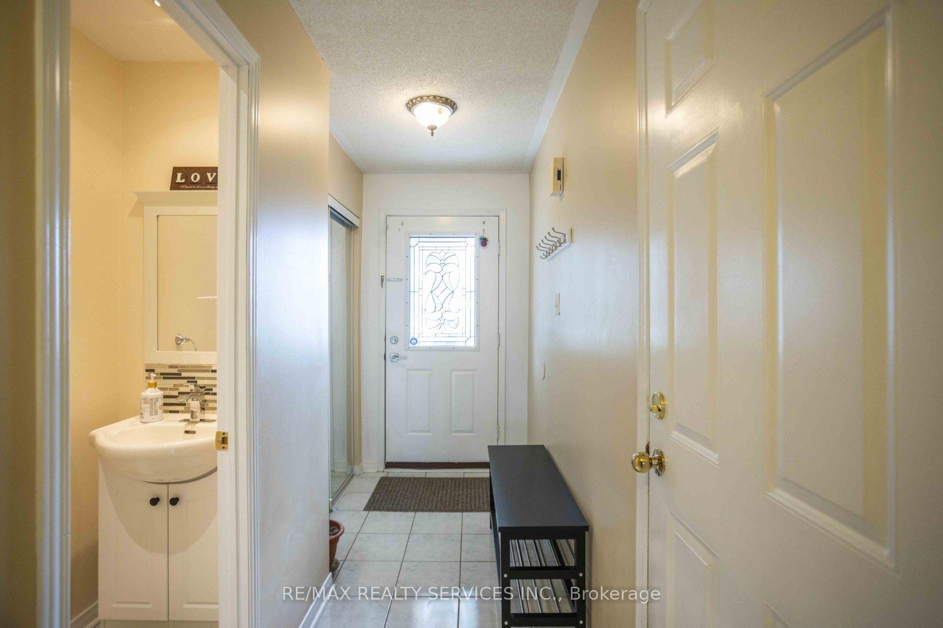 Photo 4 of Unit 65, 6830 Meadowvale Town Centre Circle, Mississauga, Meadowvale — HOMEH