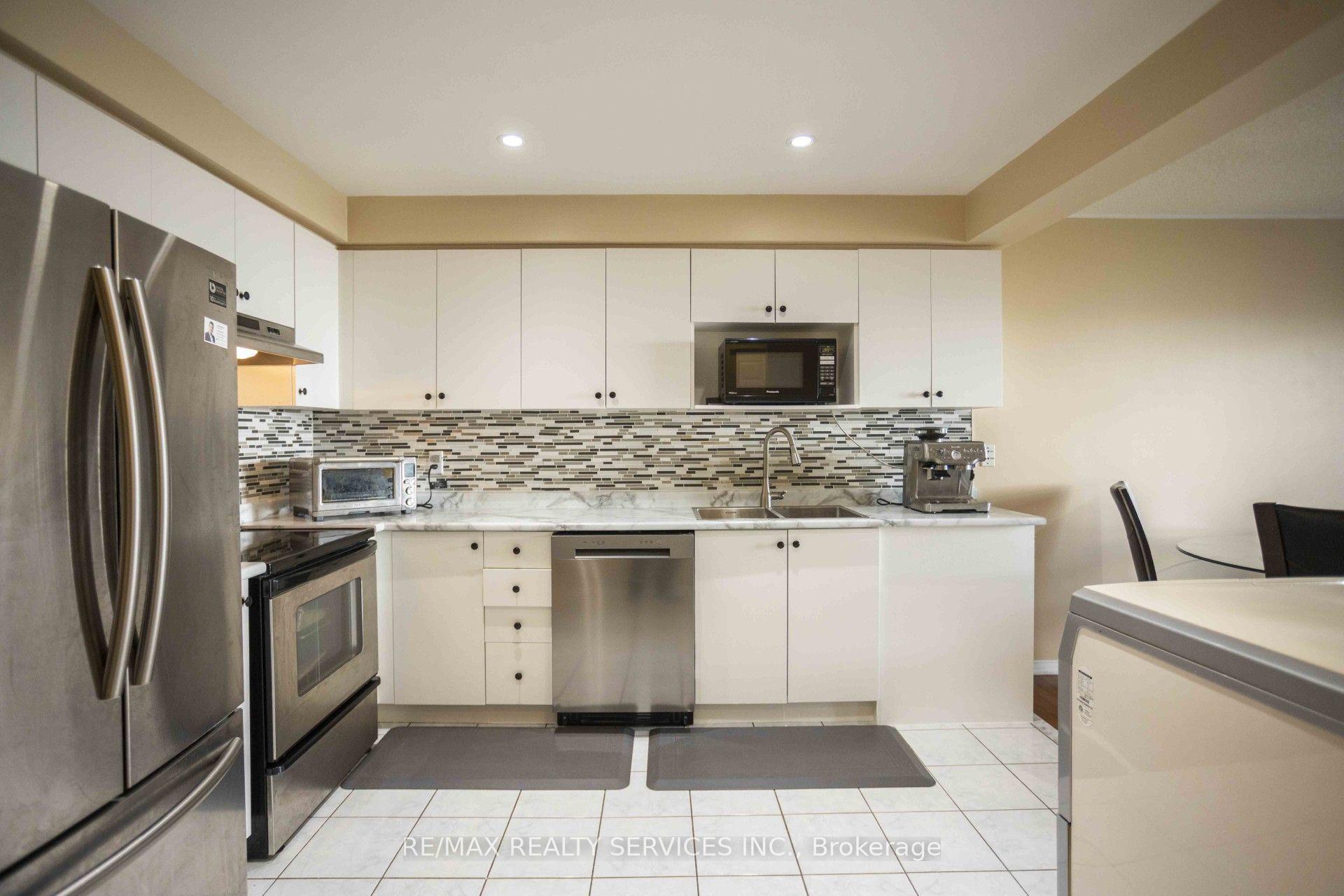 Photo 6 of Unit 65, 6830 Meadowvale Town Centre Circle, Mississauga, Meadowvale — HOMEH