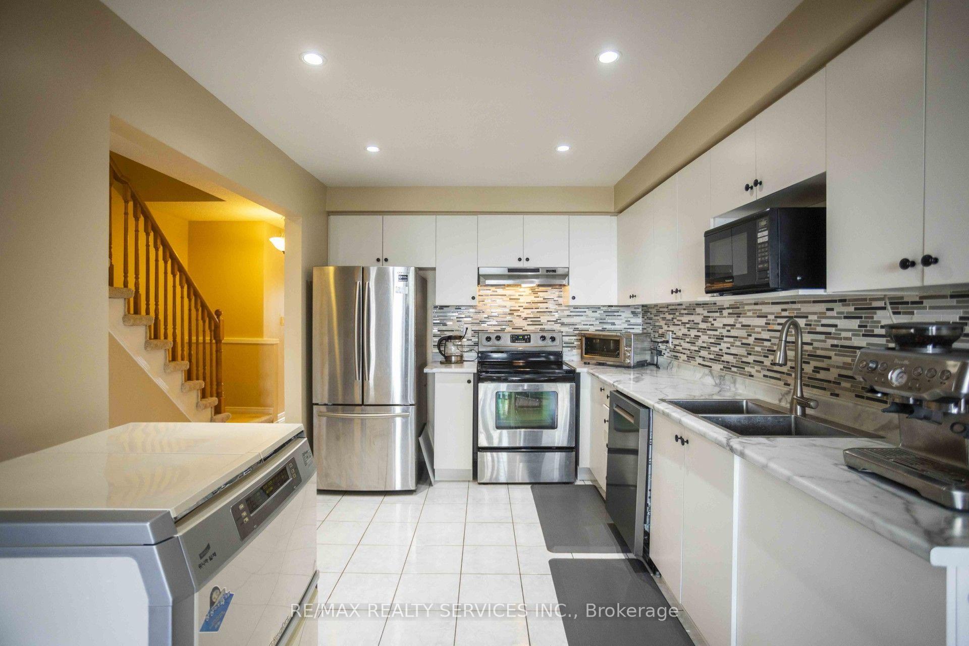 Photo 7 of Unit 65, 6830 Meadowvale Town Centre Circle, Mississauga, Meadowvale — HOMEH