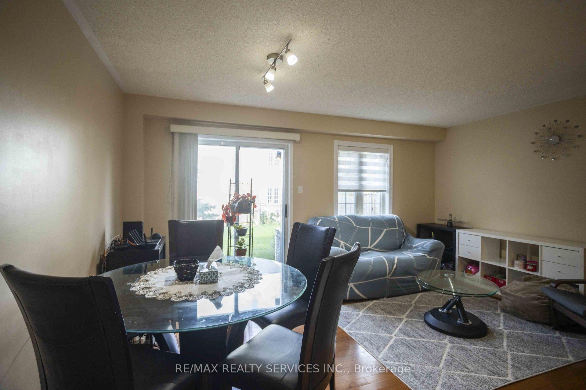 Photo 8 of Unit 65, 6830 Meadowvale Town Centre Circle, Mississauga, Meadowvale — HOMEH
