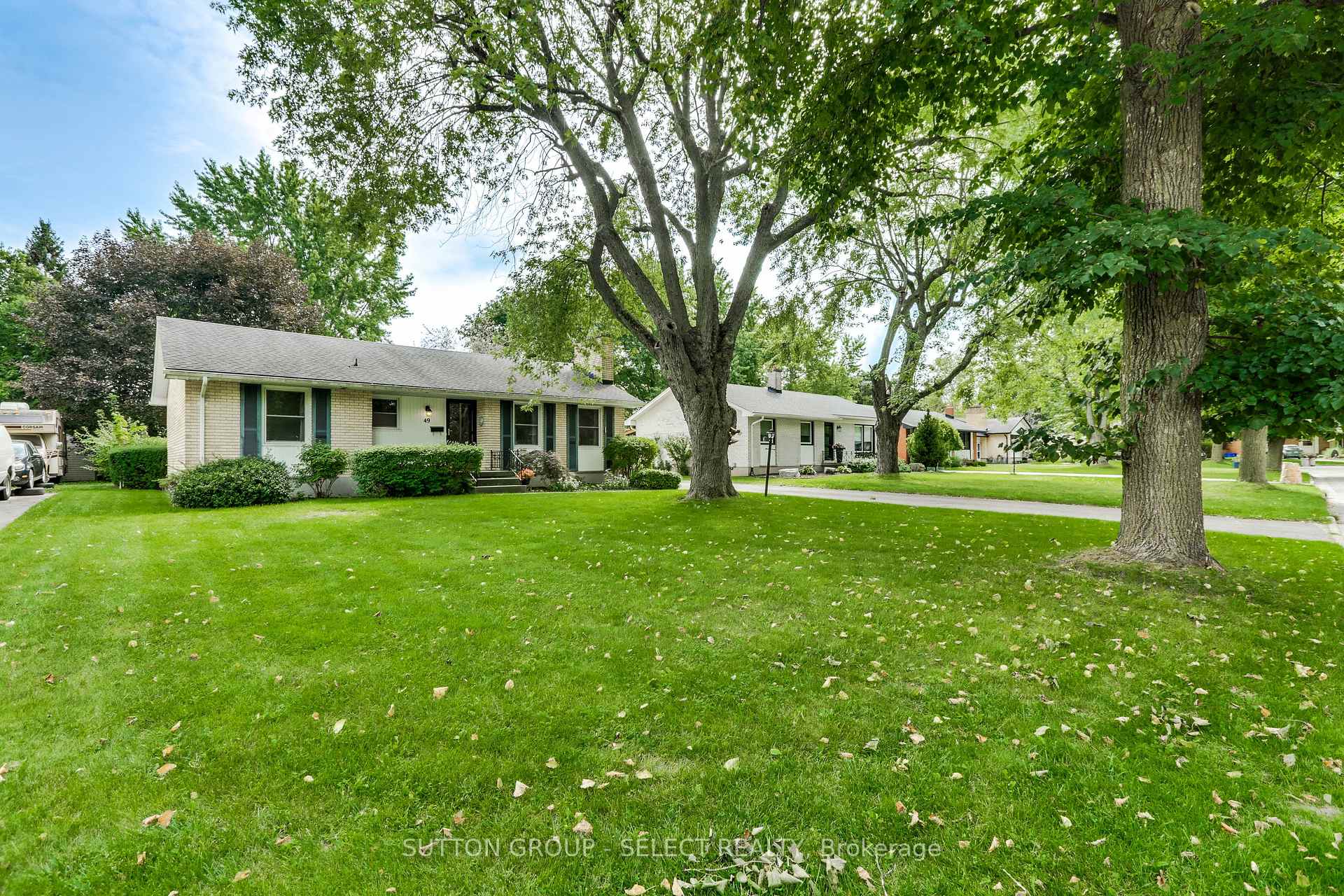 Photo 2 of 49 Mcleod Crescent, London, North H — HOMEH