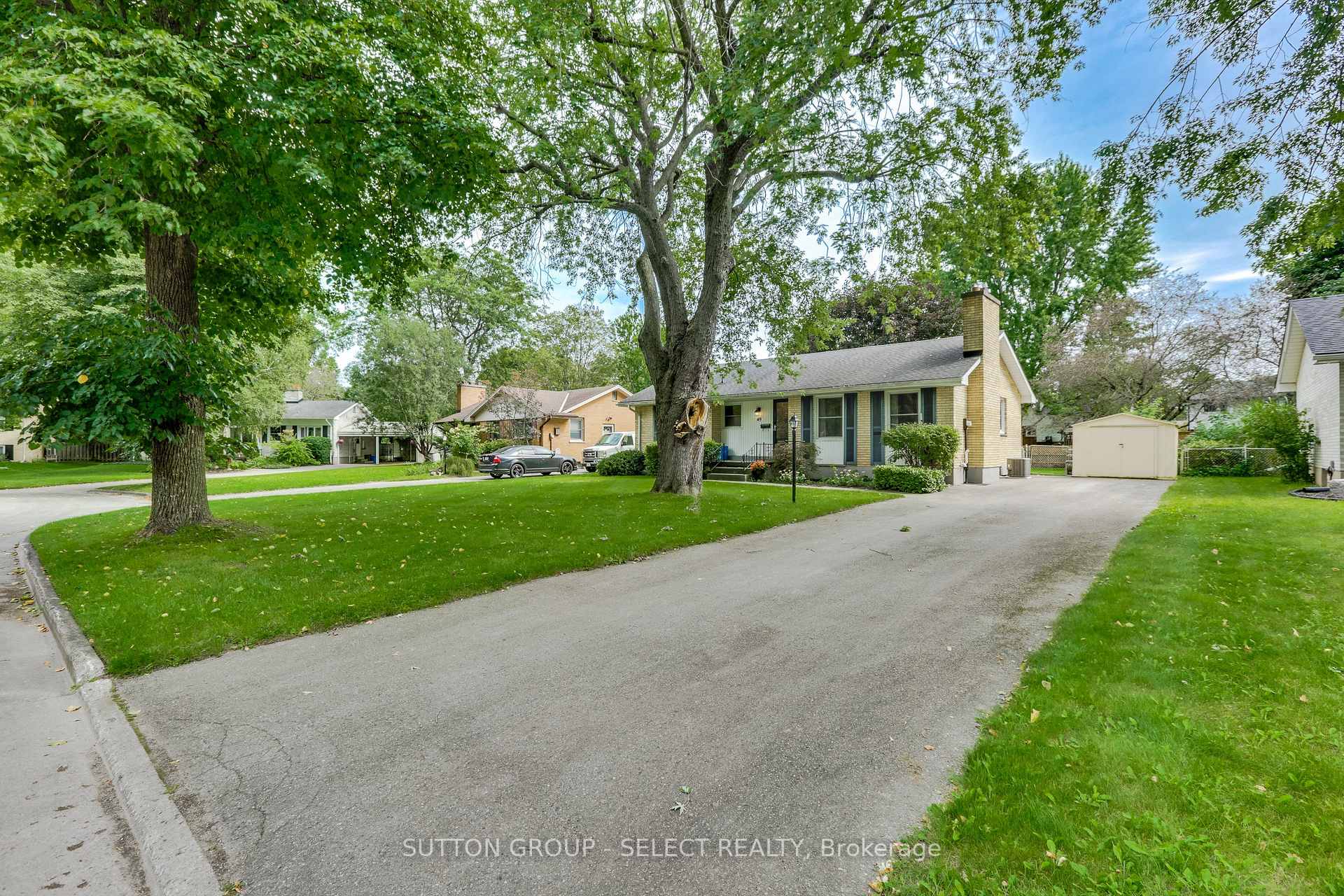 Photo 3 of 49 Mcleod Crescent, London, North H — HOMEH