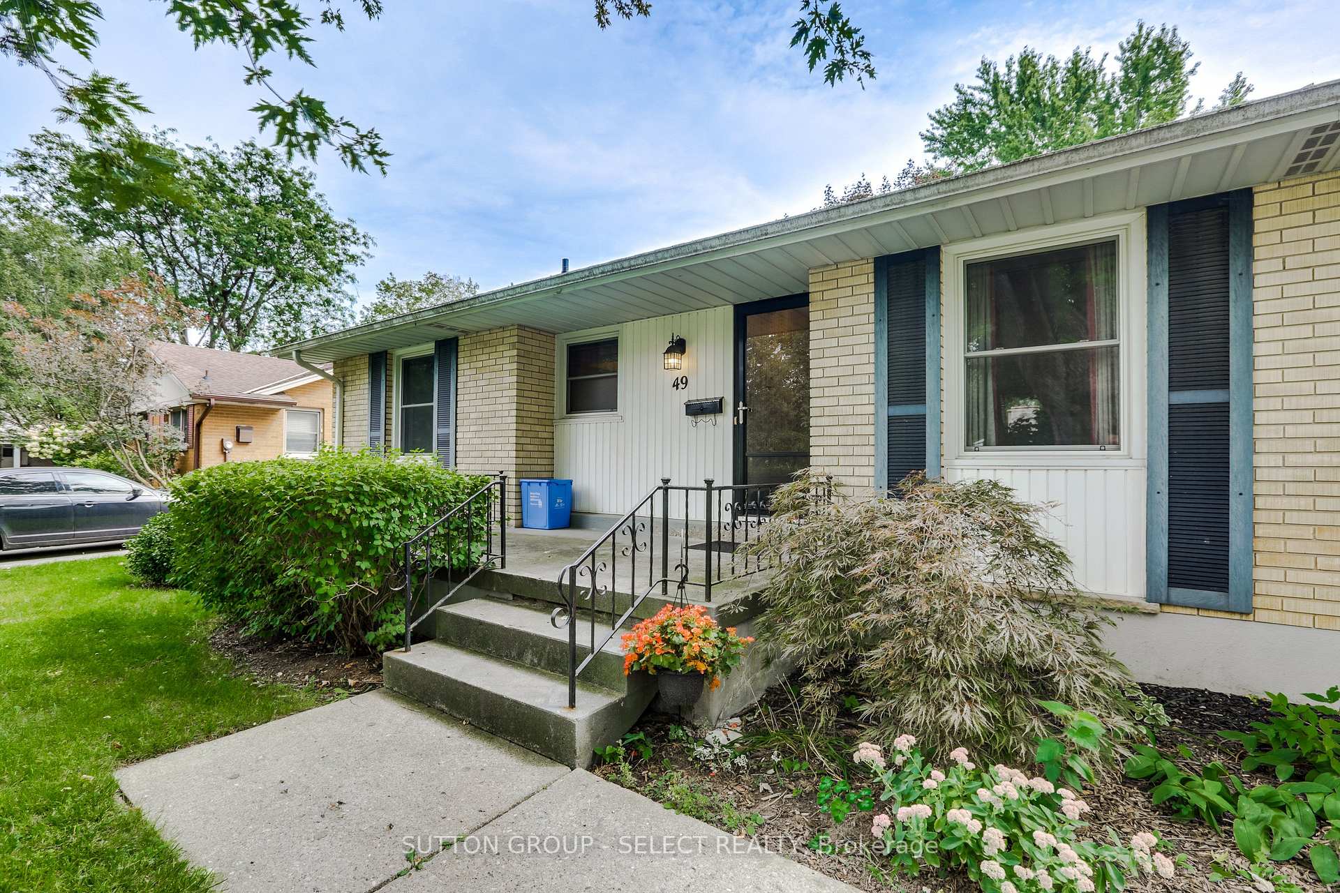 Photo 4 of 49 Mcleod Crescent, London, North H — HOMEH