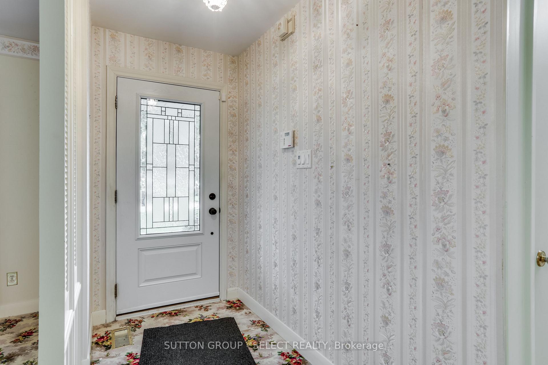Photo 5 of 49 Mcleod Crescent, London, North H — HOMEH