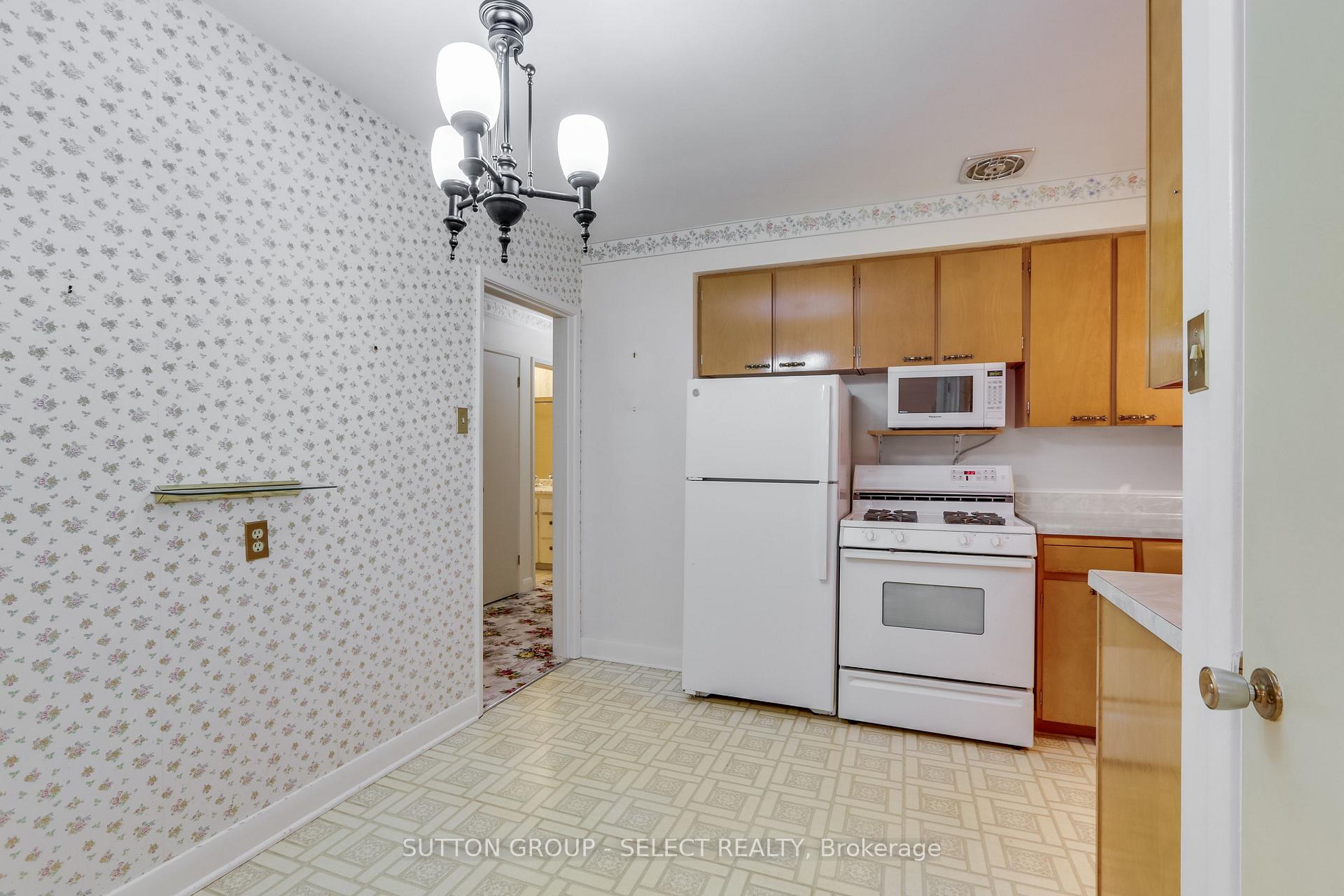 Photo 13 of 49 Mcleod Crescent, London, North H — HOMEH