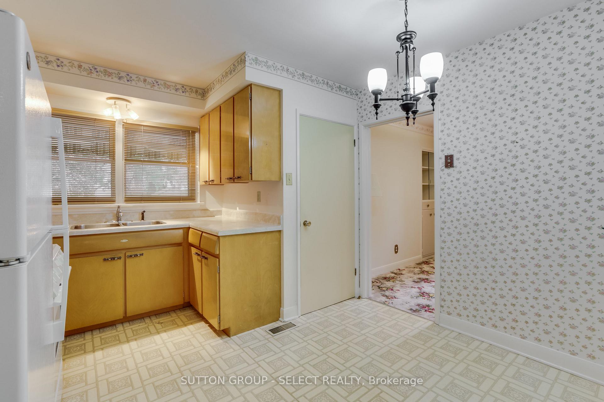 Photo 14 of 49 Mcleod Crescent, London, North H — HOMEH
