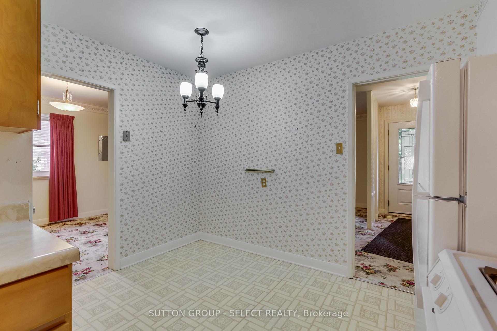 Photo 16 of 49 Mcleod Crescent, London, North H — HOMEH