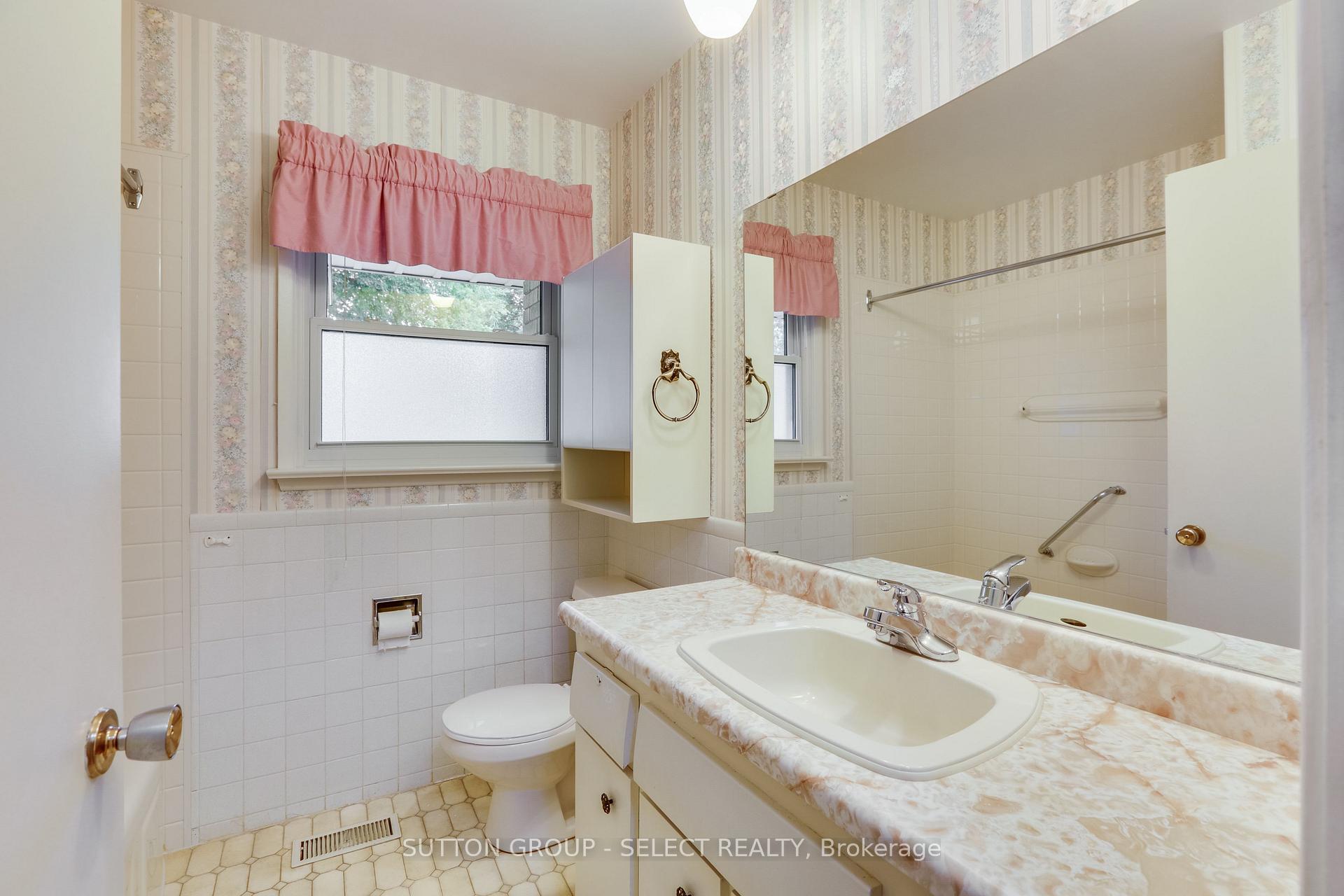 Photo 18 of 49 Mcleod Crescent, London, North H — HOMEH